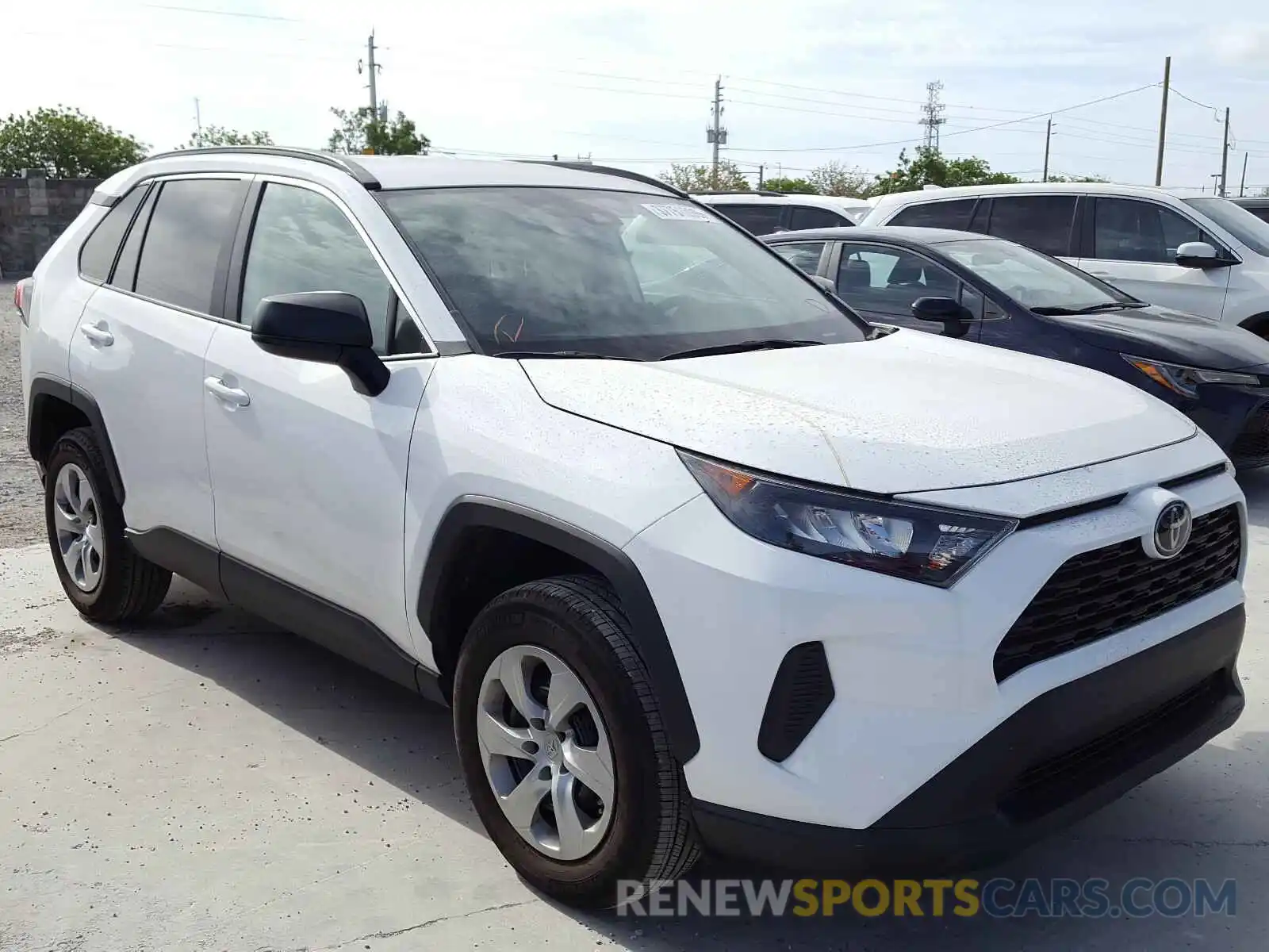 1 Photograph of a damaged car 2T3H1RFV5KW036515 TOYOTA RAV4 2019