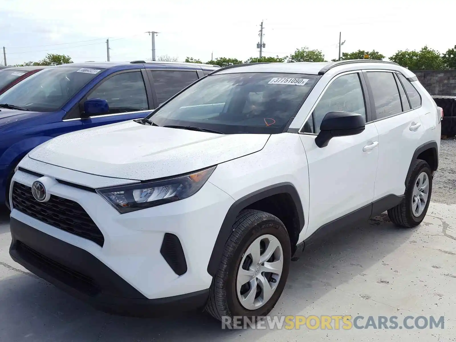 2 Photograph of a damaged car 2T3H1RFV5KW036515 TOYOTA RAV4 2019