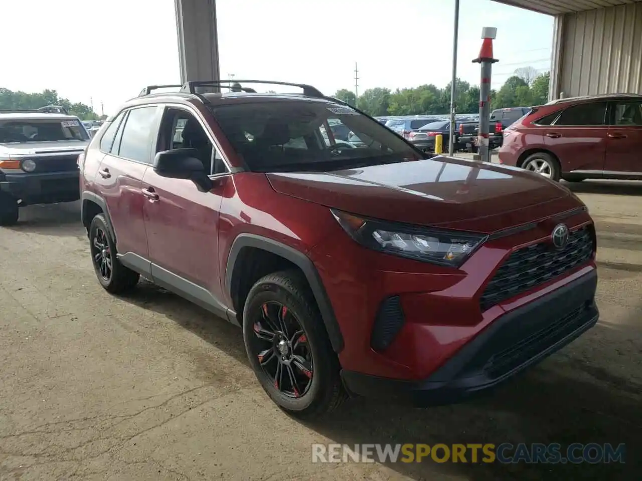 1 Photograph of a damaged car 2T3H1RFV5KW037325 TOYOTA RAV4 2019