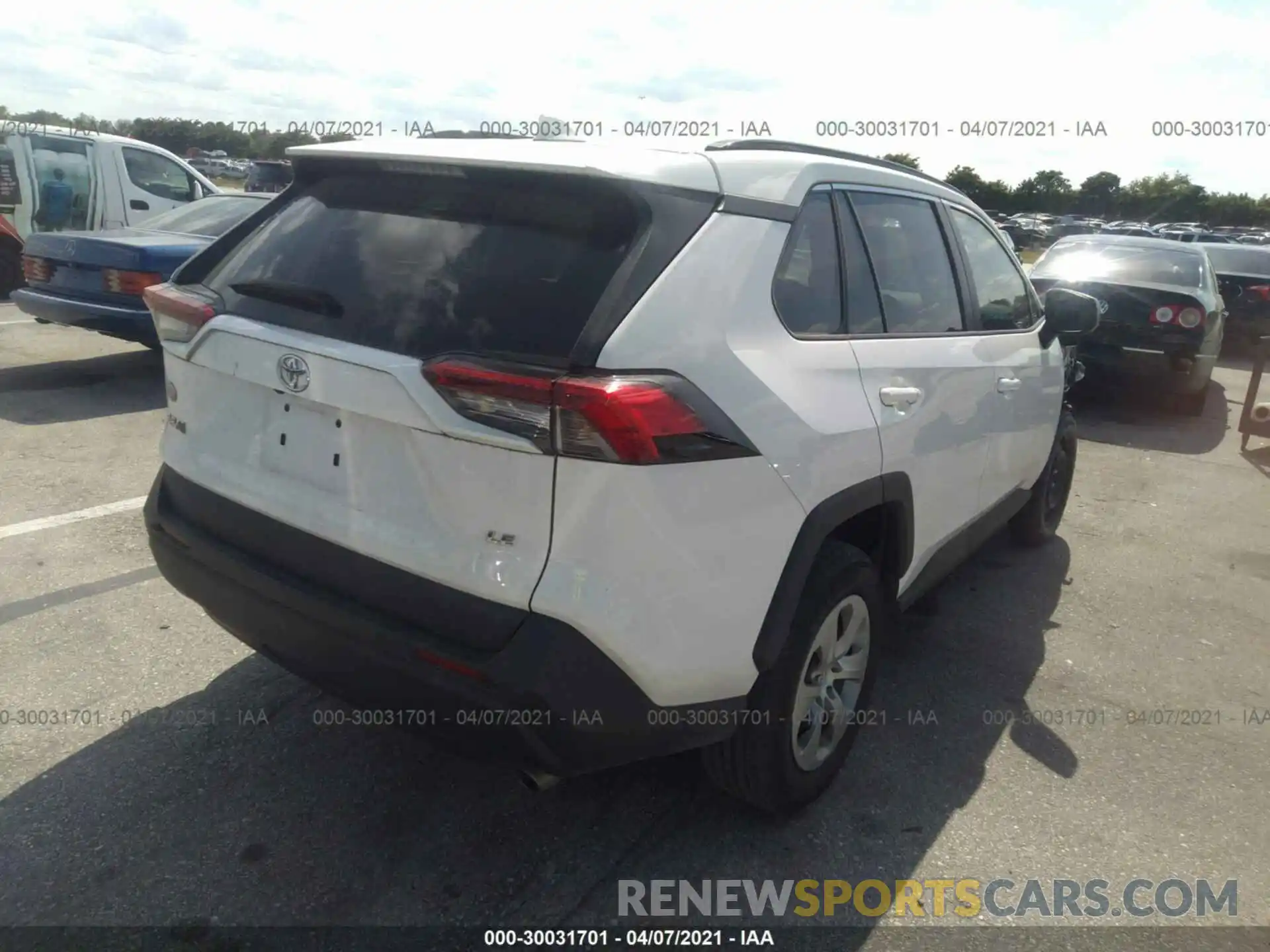 4 Фотография поврежденного автомобиля 2T3H1RFV5KW038829 TOYOTA RAV4 2019