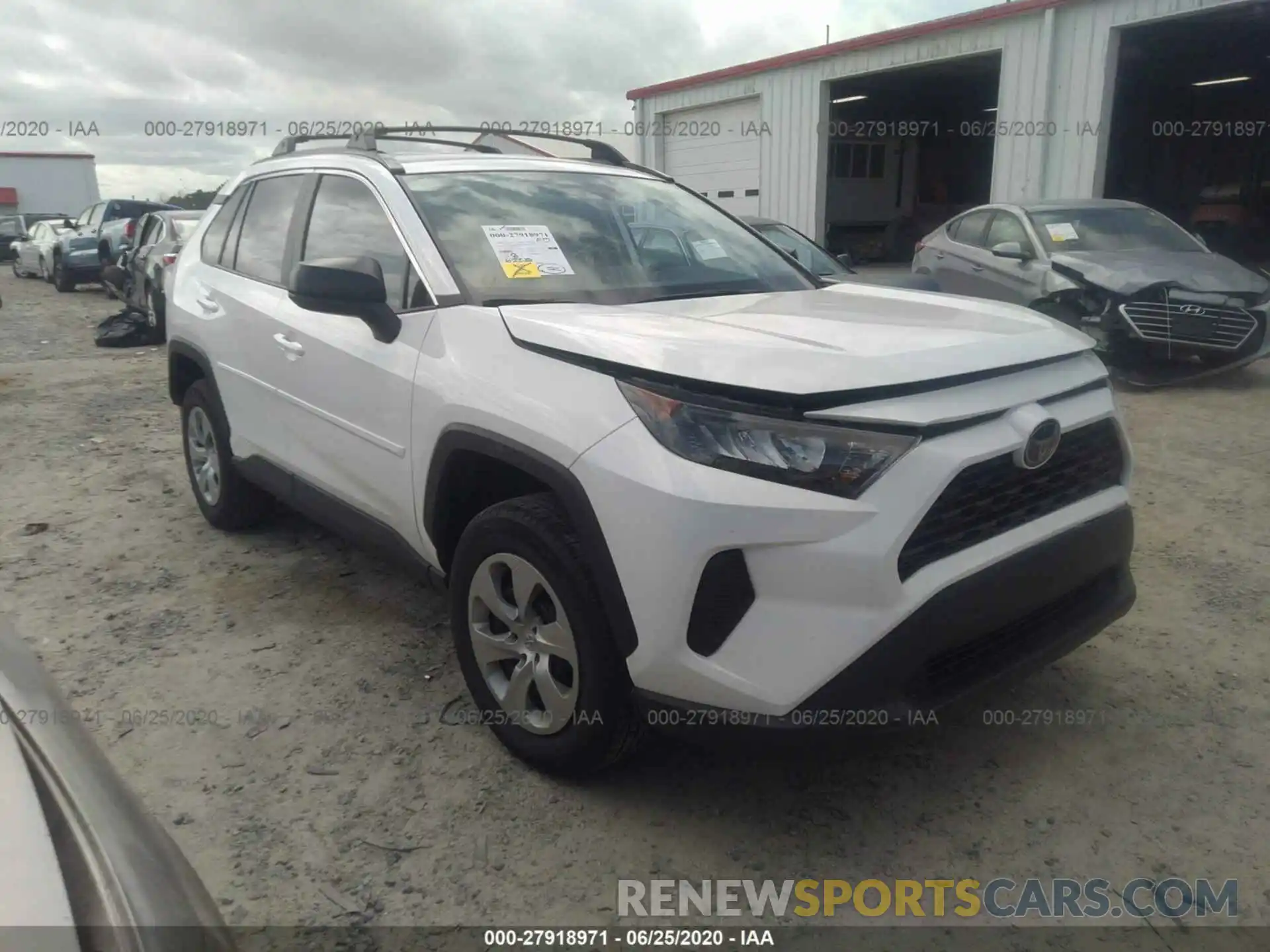 1 Photograph of a damaged car 2T3H1RFV5KW040063 TOYOTA RAV4 2019