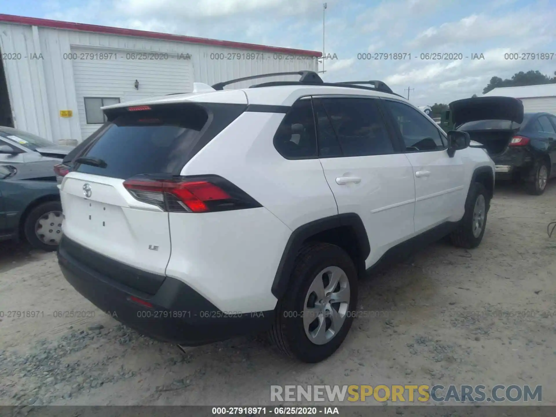 4 Photograph of a damaged car 2T3H1RFV5KW040063 TOYOTA RAV4 2019