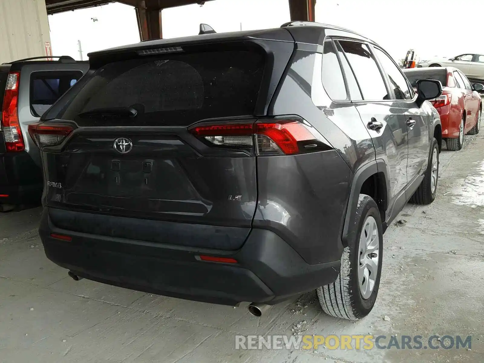 4 Photograph of a damaged car 2T3H1RFV5KW040502 TOYOTA RAV4 2019