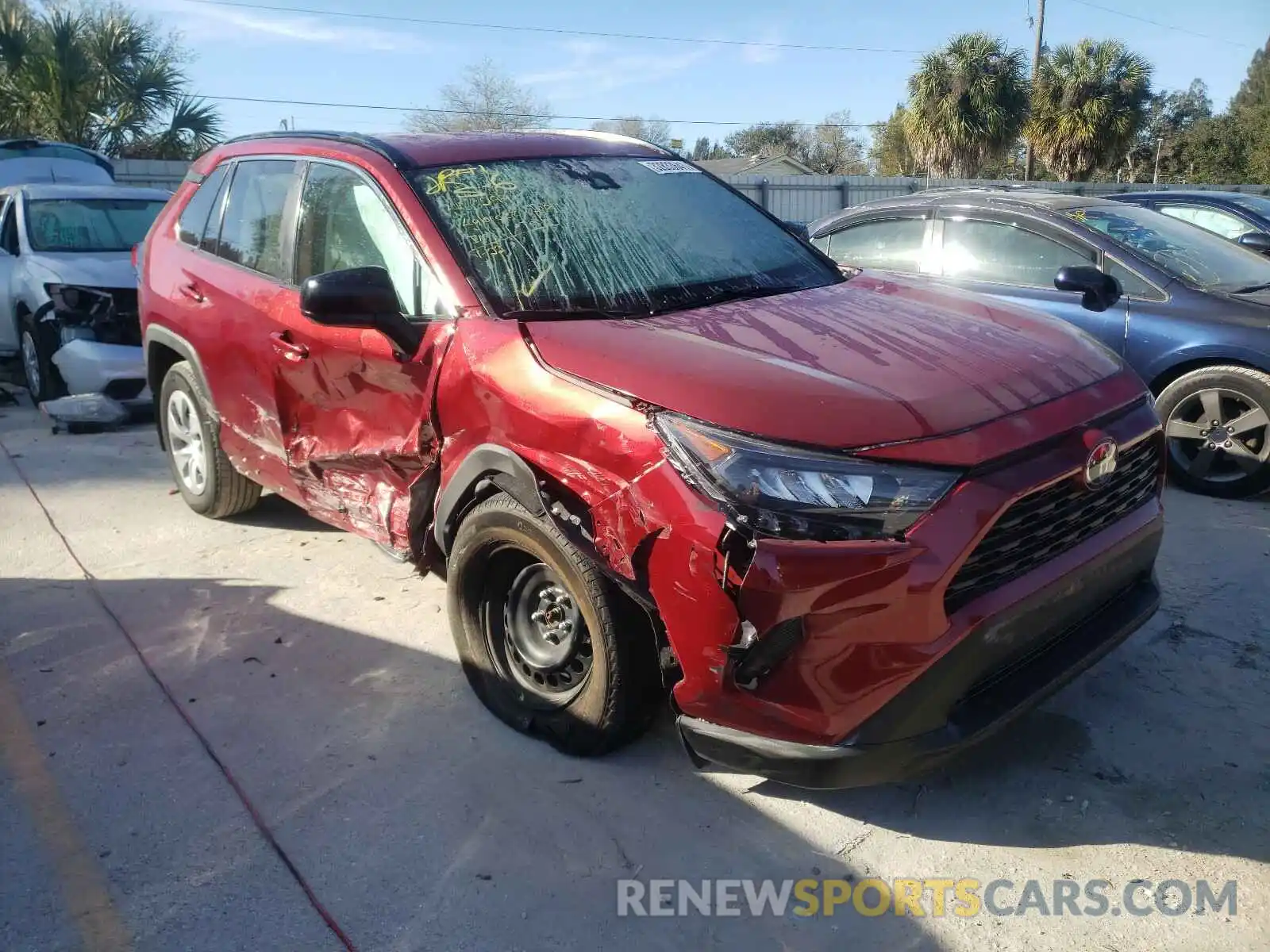 1 Photograph of a damaged car 2T3H1RFV5KW040709 TOYOTA RAV4 2019