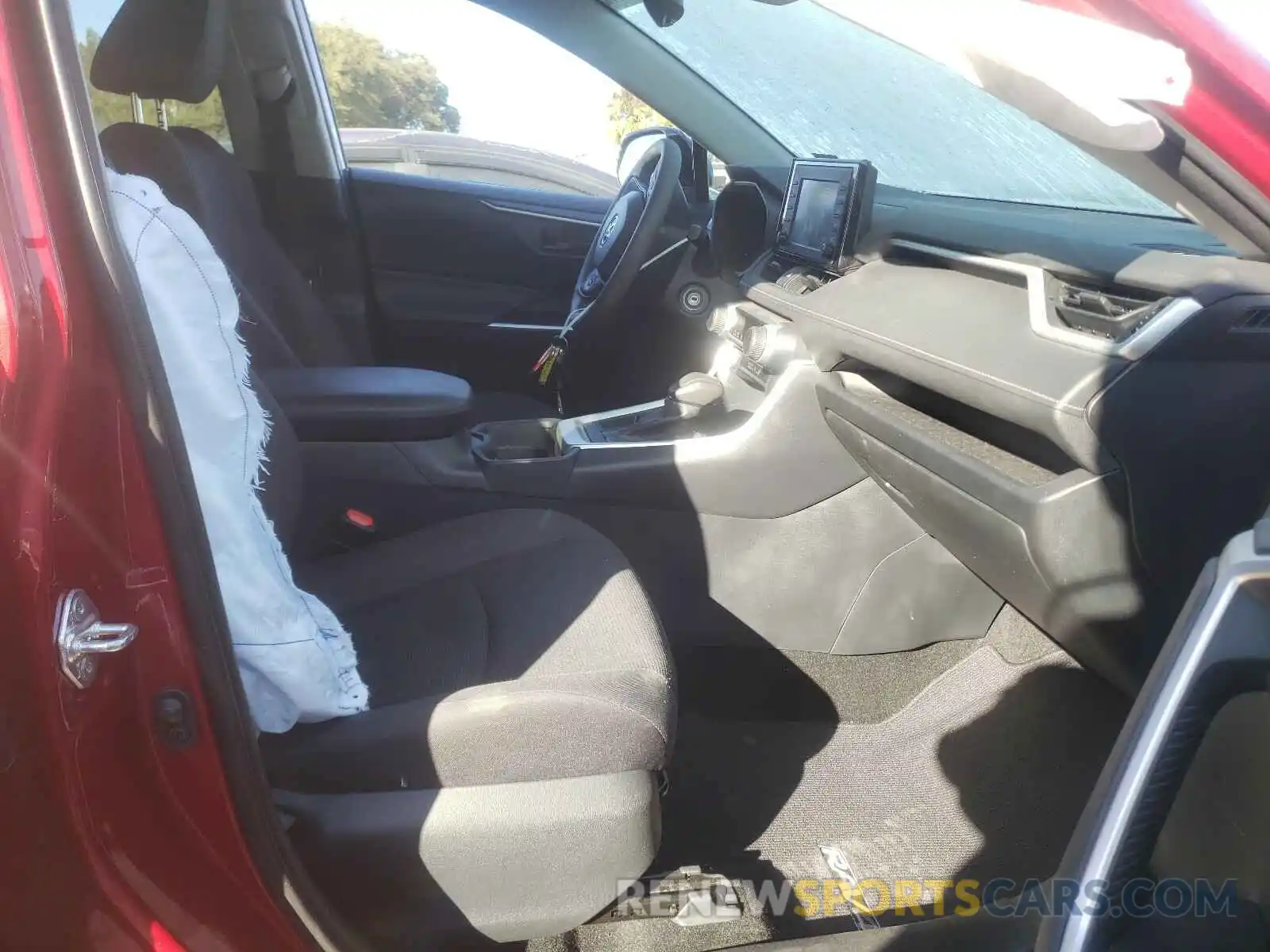 5 Photograph of a damaged car 2T3H1RFV5KW040709 TOYOTA RAV4 2019