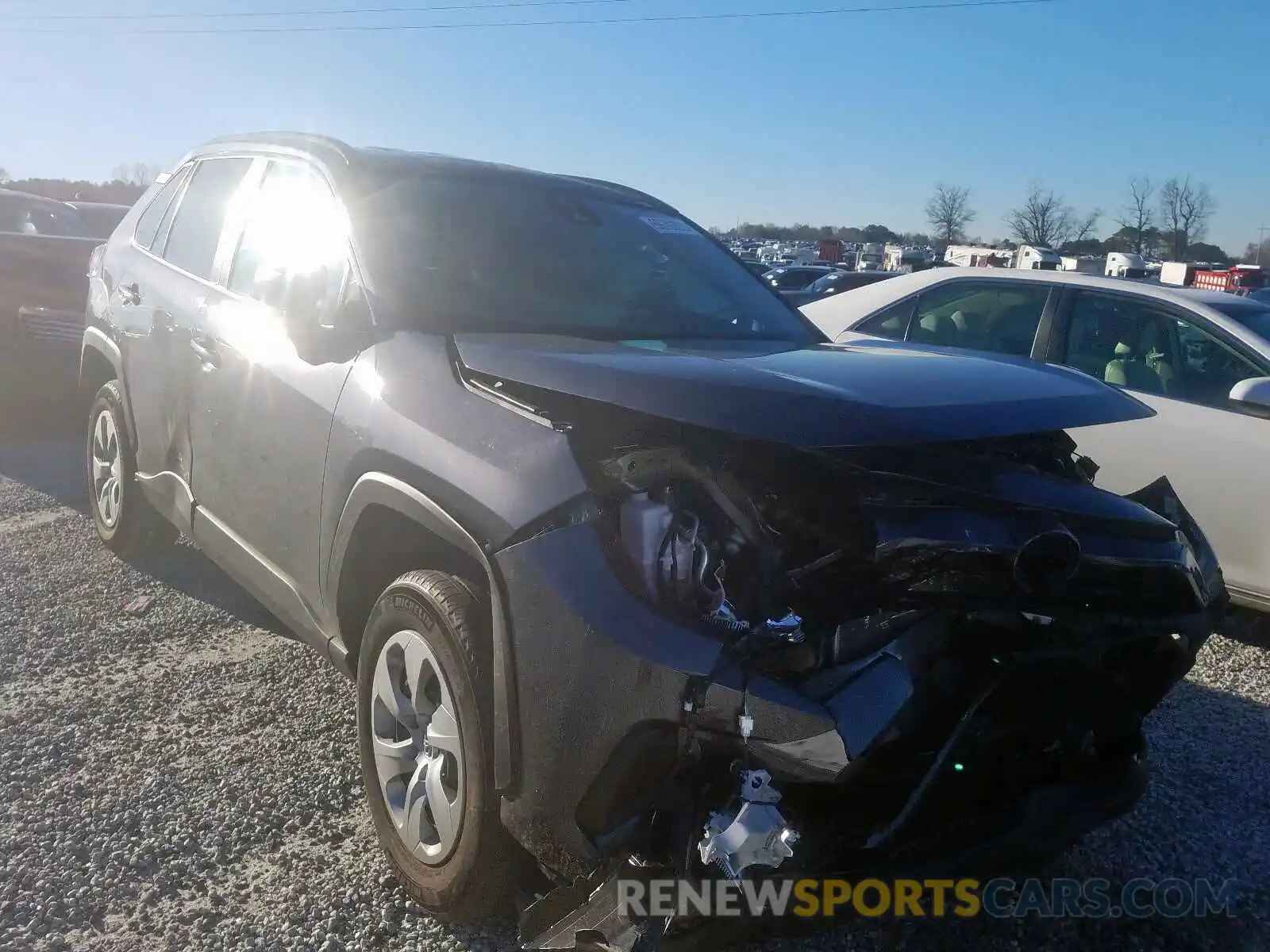 1 Photograph of a damaged car 2T3H1RFV5KW043884 TOYOTA RAV4 2019