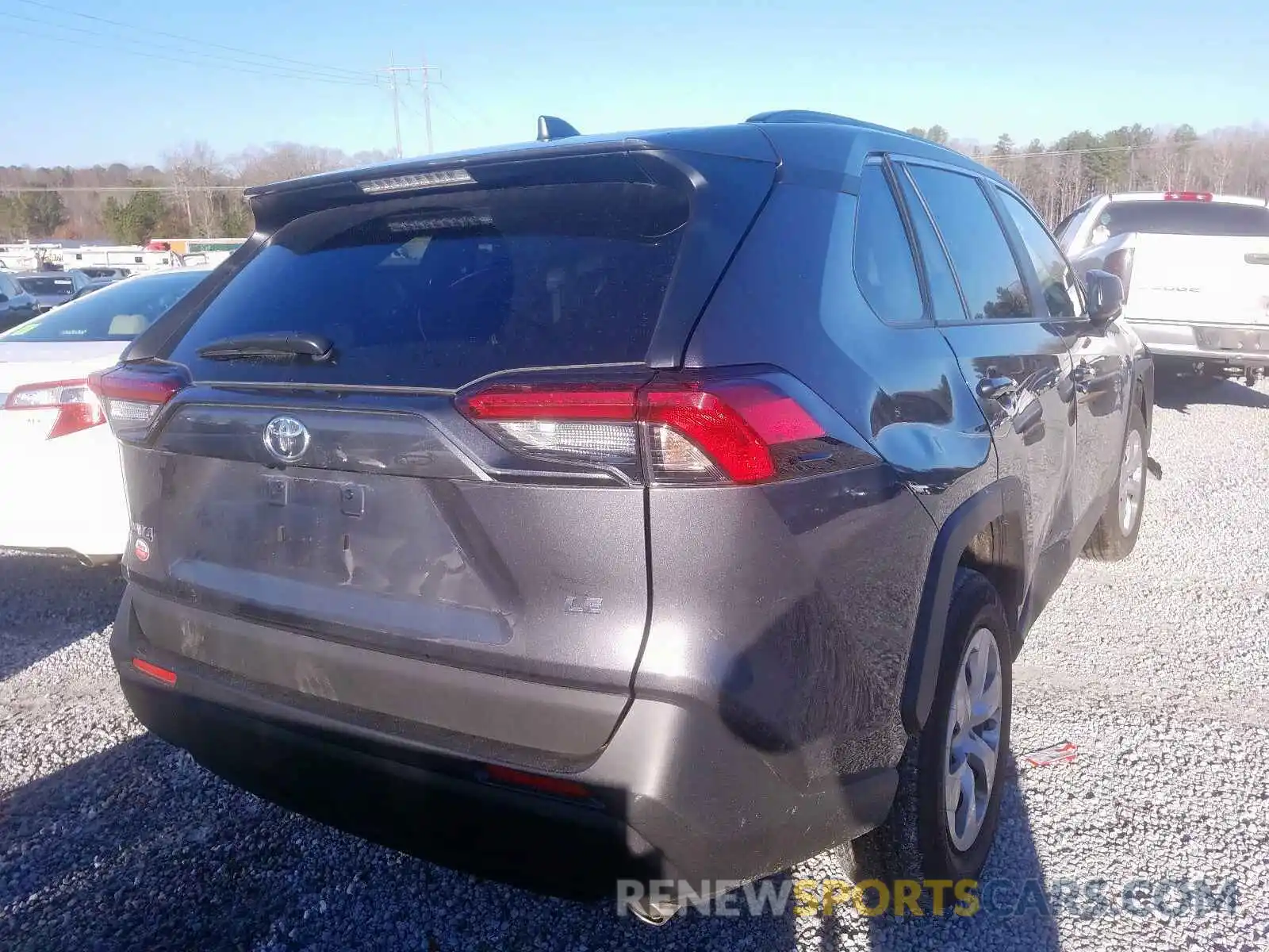 4 Photograph of a damaged car 2T3H1RFV5KW043884 TOYOTA RAV4 2019