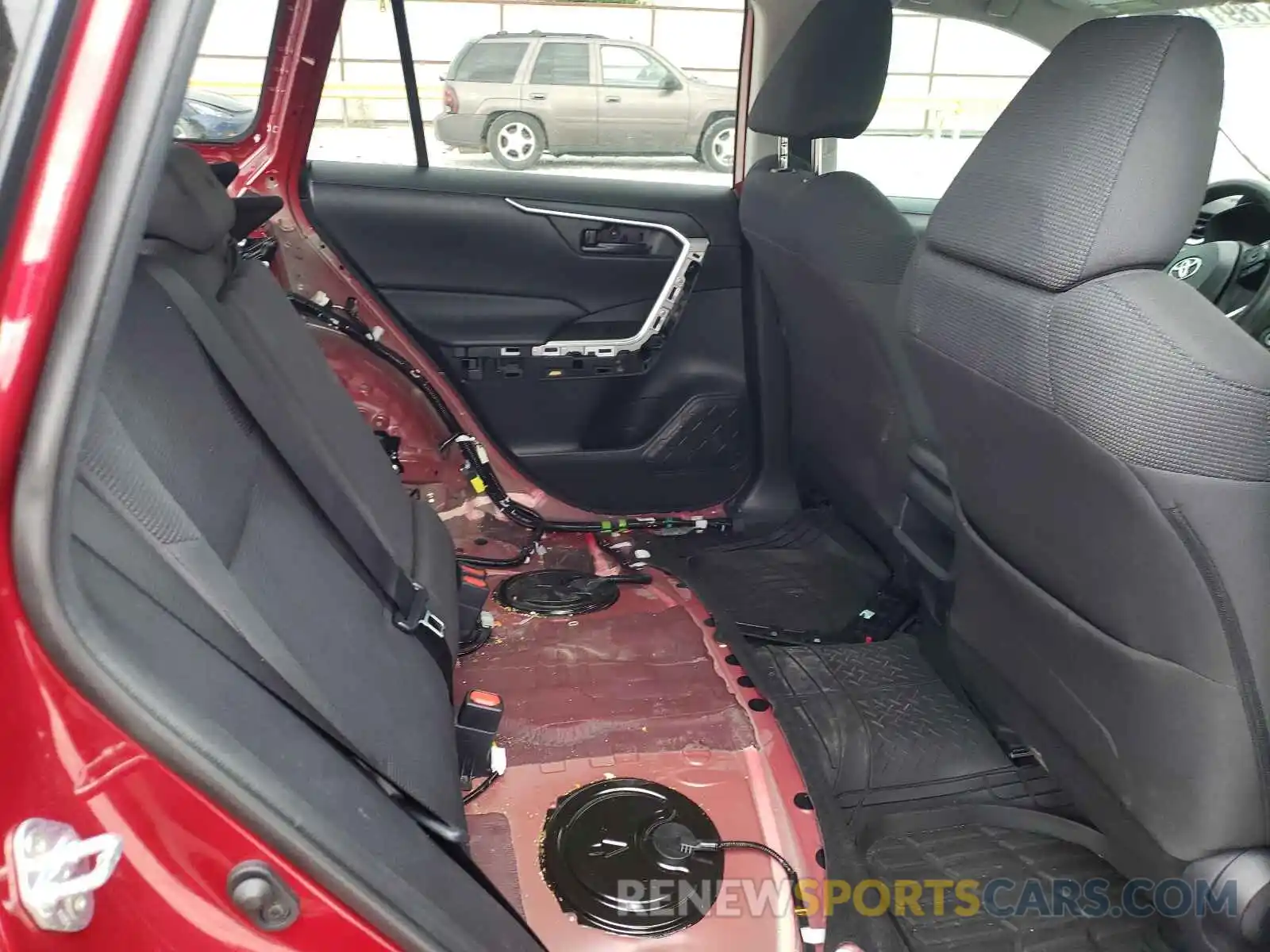 6 Photograph of a damaged car 2T3H1RFV5KW045084 TOYOTA RAV4 2019