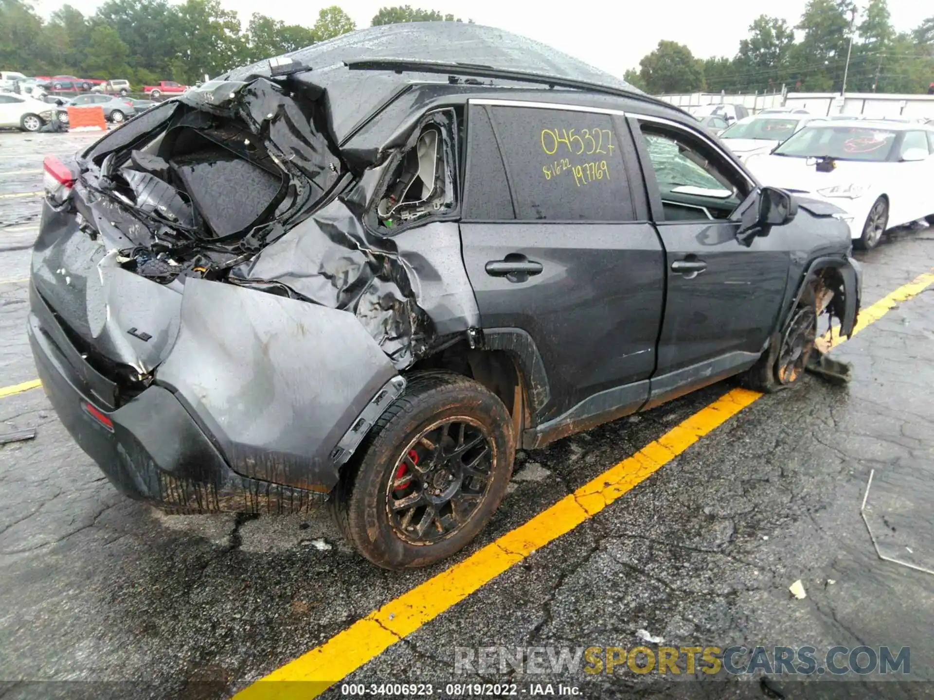 4 Photograph of a damaged car 2T3H1RFV5KW045327 TOYOTA RAV4 2019