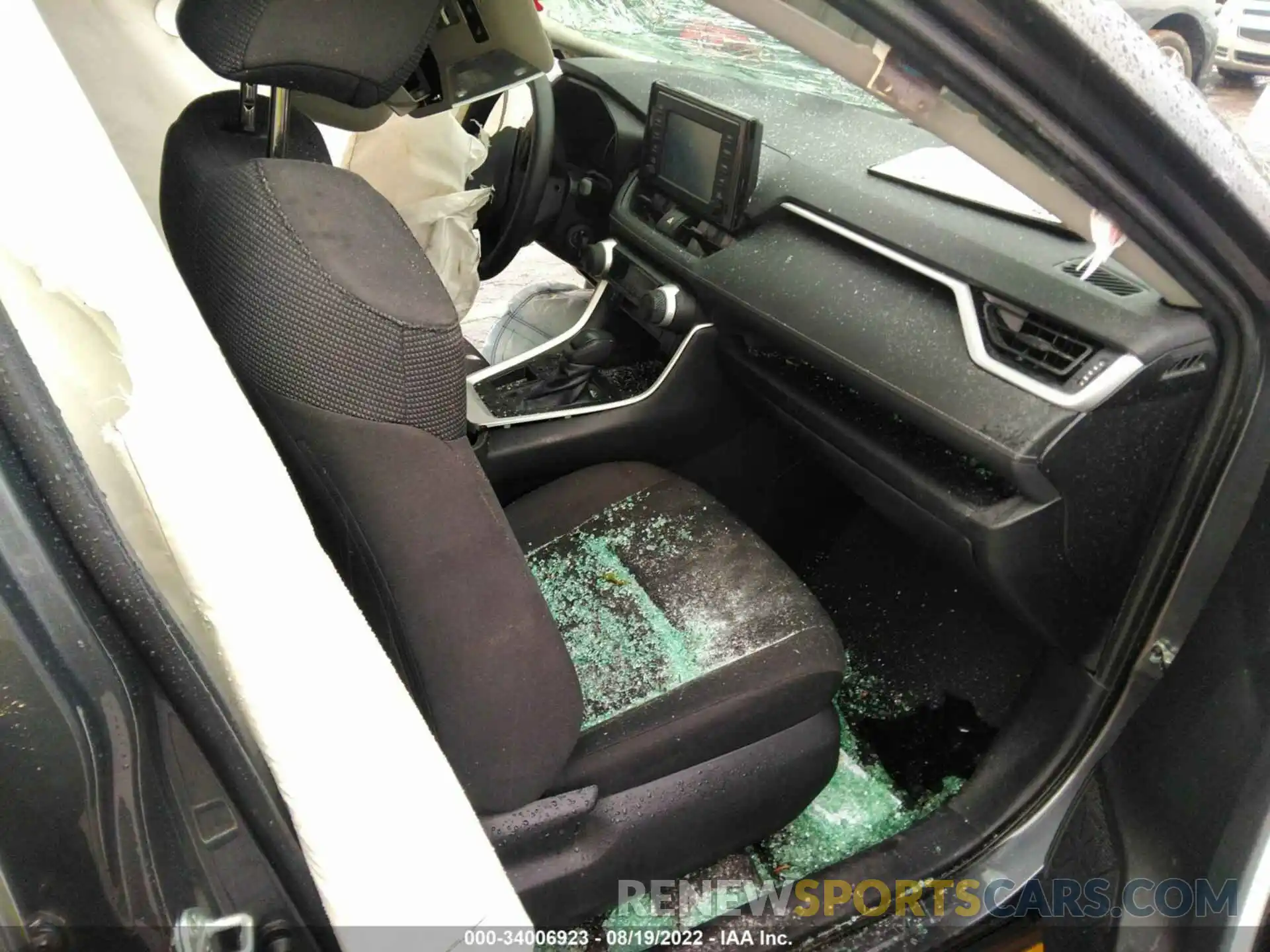 5 Photograph of a damaged car 2T3H1RFV5KW045327 TOYOTA RAV4 2019