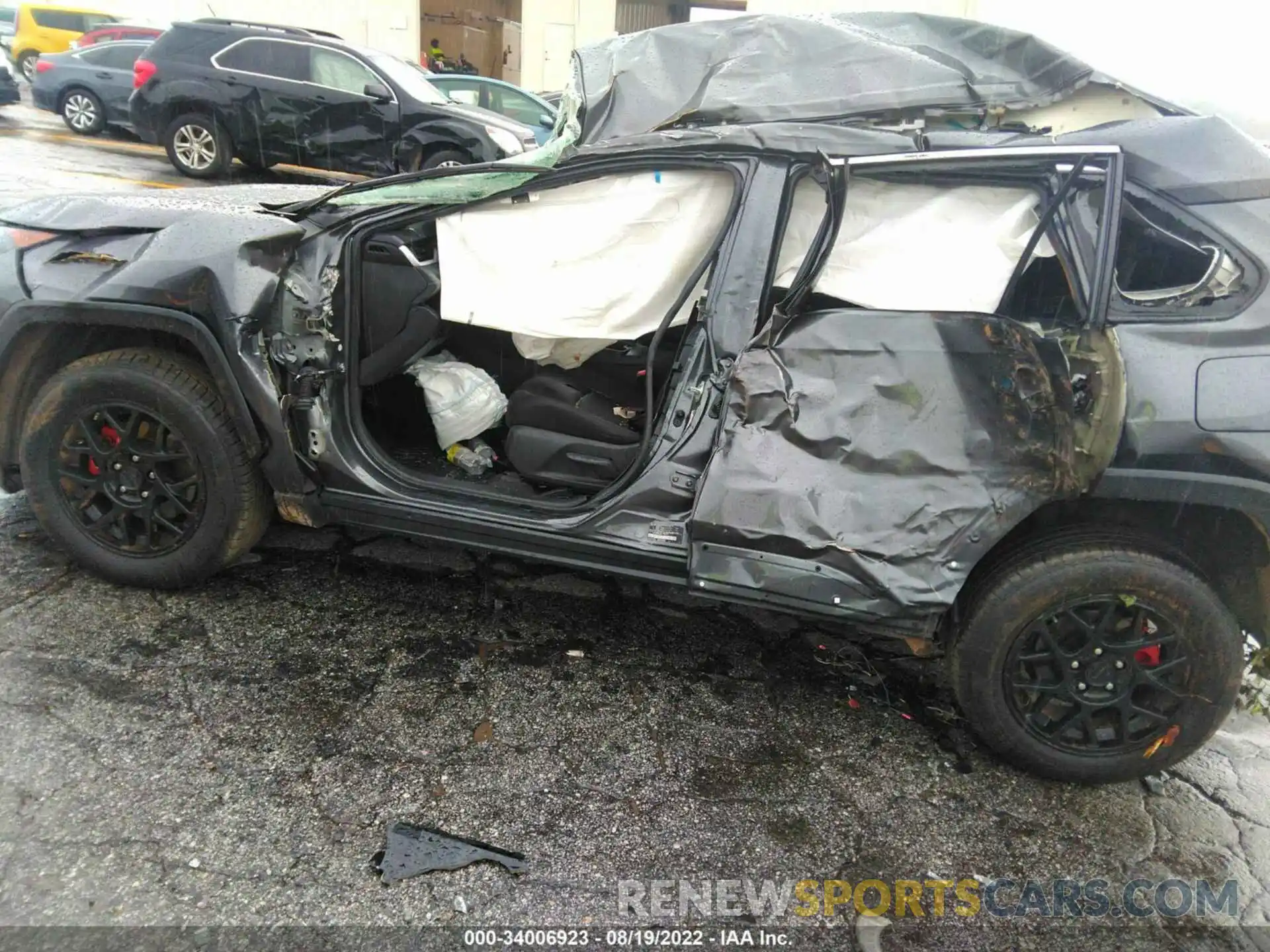 6 Photograph of a damaged car 2T3H1RFV5KW045327 TOYOTA RAV4 2019