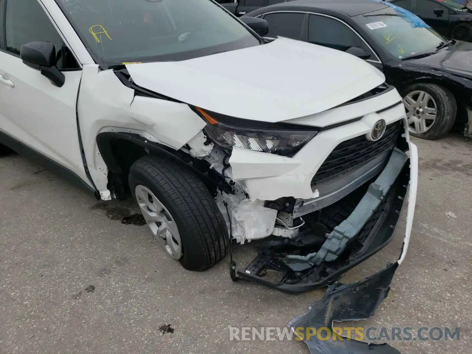 9 Photograph of a damaged car 2T3H1RFV5KW047837 TOYOTA RAV4 2019