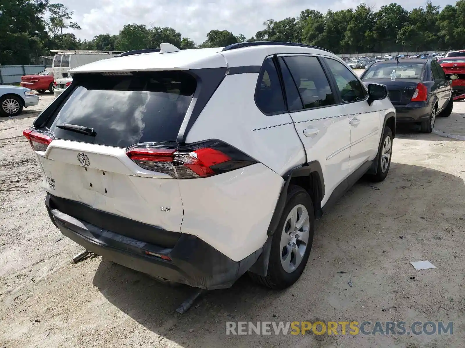 4 Photograph of a damaged car 2T3H1RFV5KW049216 TOYOTA RAV4 2019