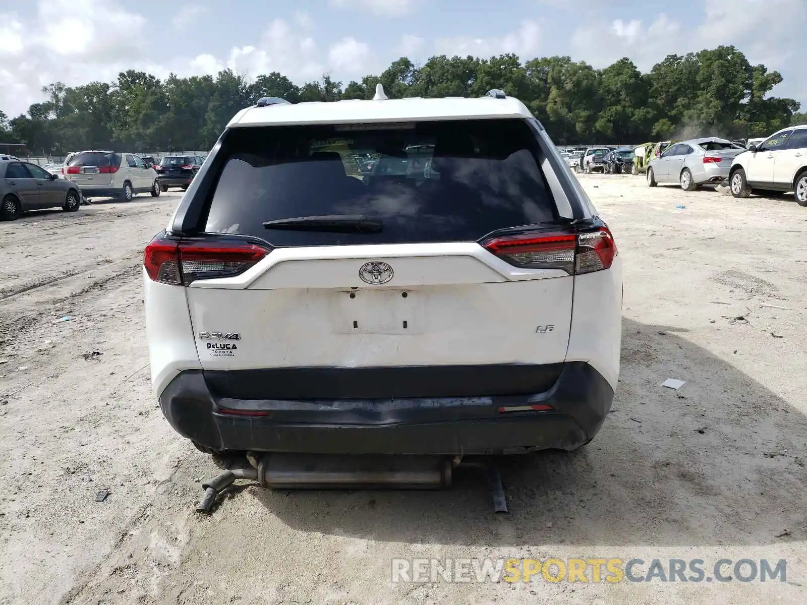 9 Photograph of a damaged car 2T3H1RFV5KW049216 TOYOTA RAV4 2019