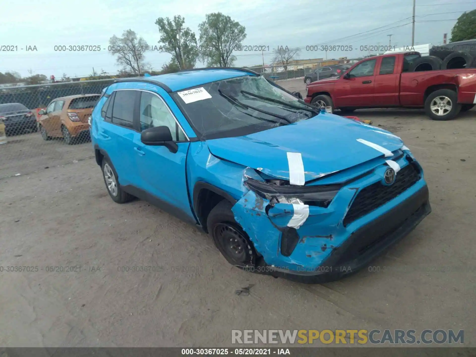 1 Photograph of a damaged car 2T3H1RFV5KW050592 TOYOTA RAV4 2019