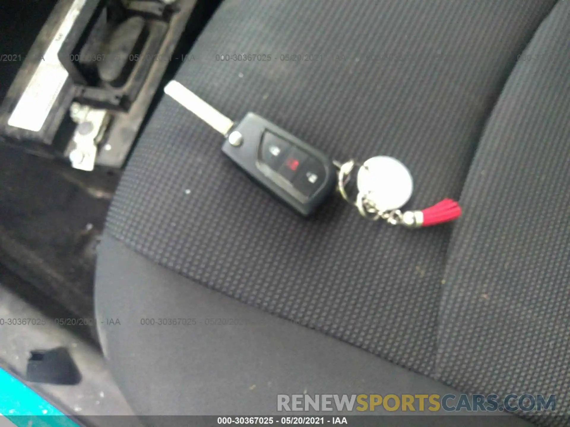 11 Photograph of a damaged car 2T3H1RFV5KW050592 TOYOTA RAV4 2019