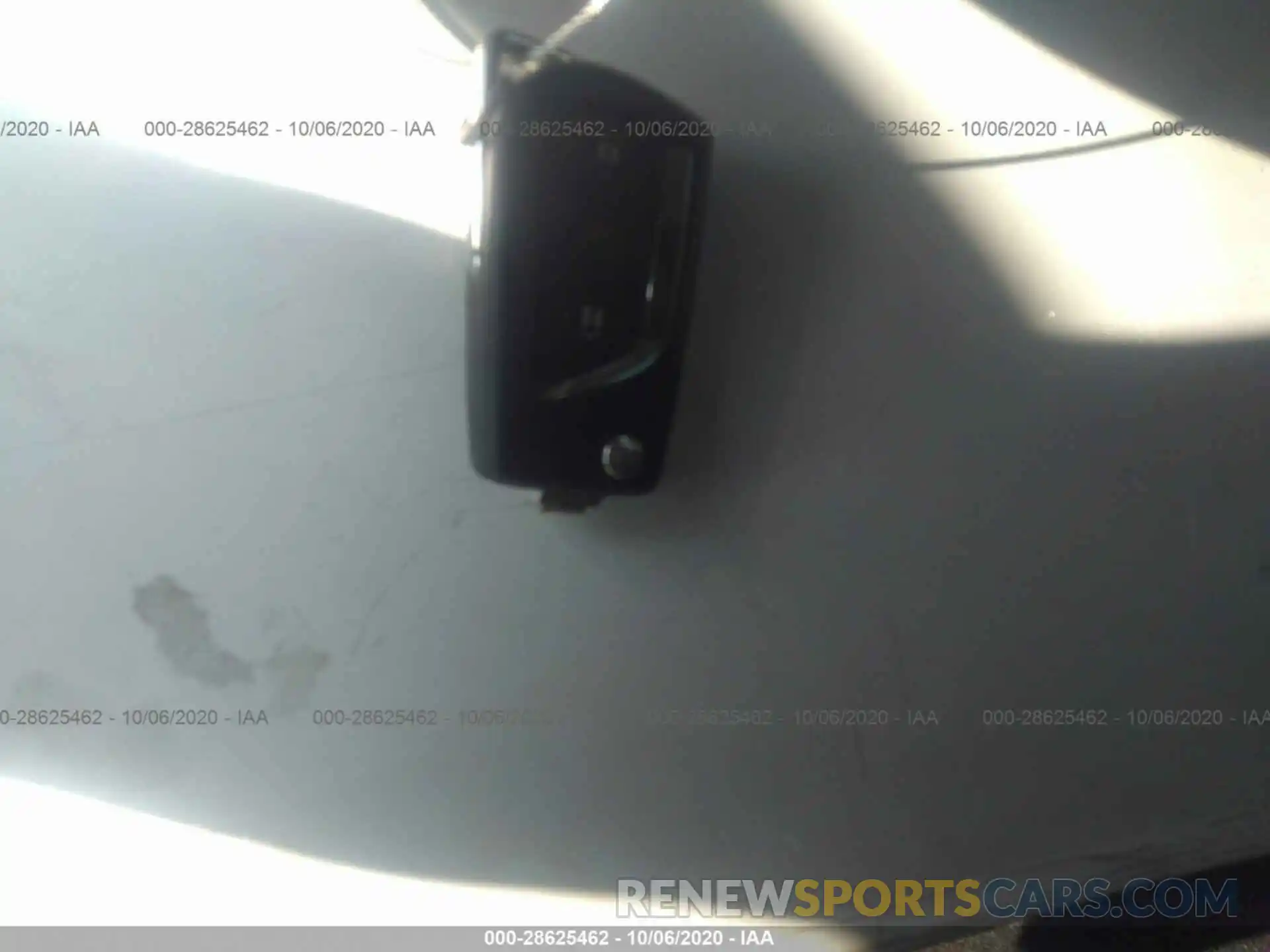 11 Photograph of a damaged car 2T3H1RFV6KC017845 TOYOTA RAV4 2019