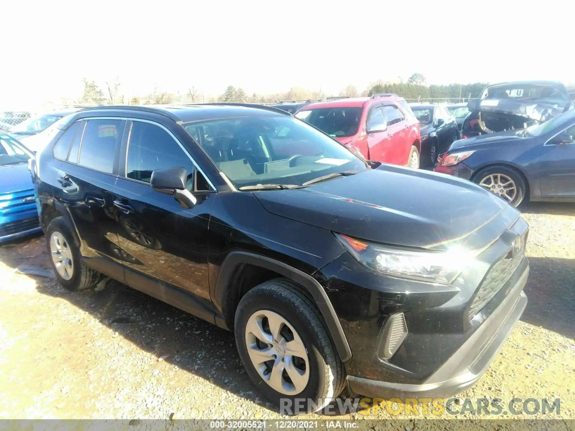 1 Photograph of a damaged car 2T3H1RFV6KC021099 TOYOTA RAV4 2019