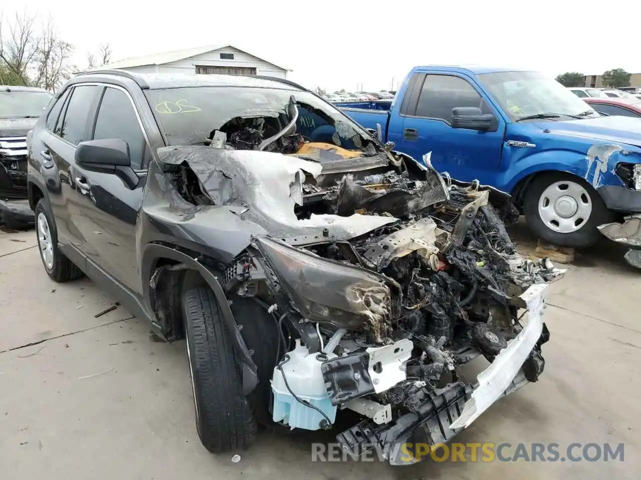 1 Photograph of a damaged car 2T3H1RFV6KC025363 TOYOTA RAV4 2019