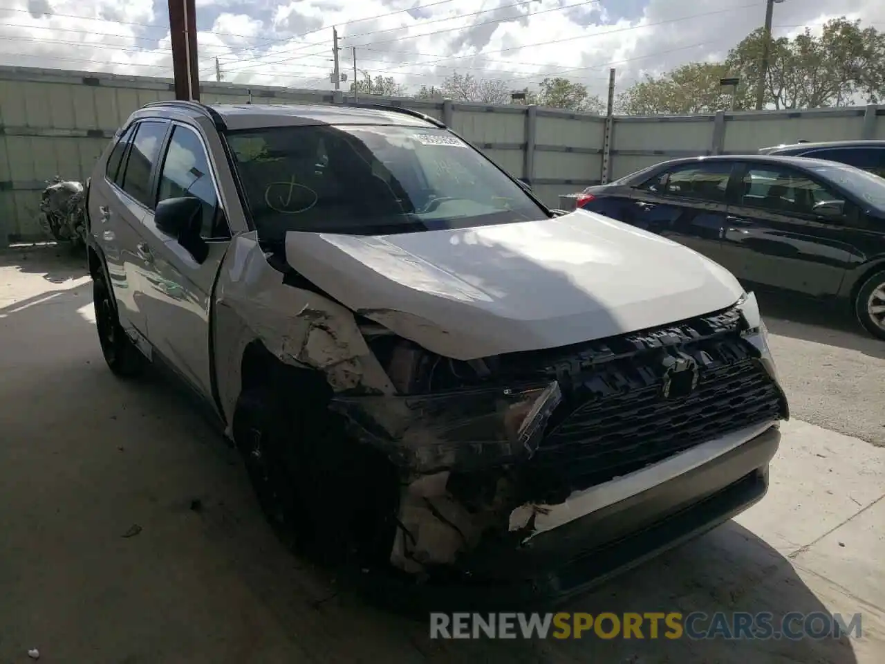 1 Photograph of a damaged car 2T3H1RFV6KC026285 TOYOTA RAV4 2019