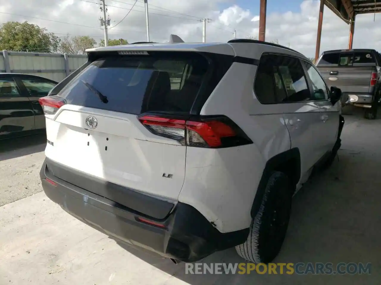 4 Photograph of a damaged car 2T3H1RFV6KC026285 TOYOTA RAV4 2019