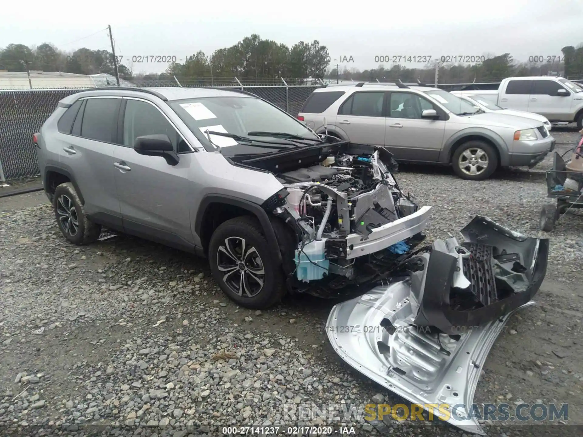 1 Photograph of a damaged car 2T3H1RFV6KC030482 TOYOTA RAV4 2019