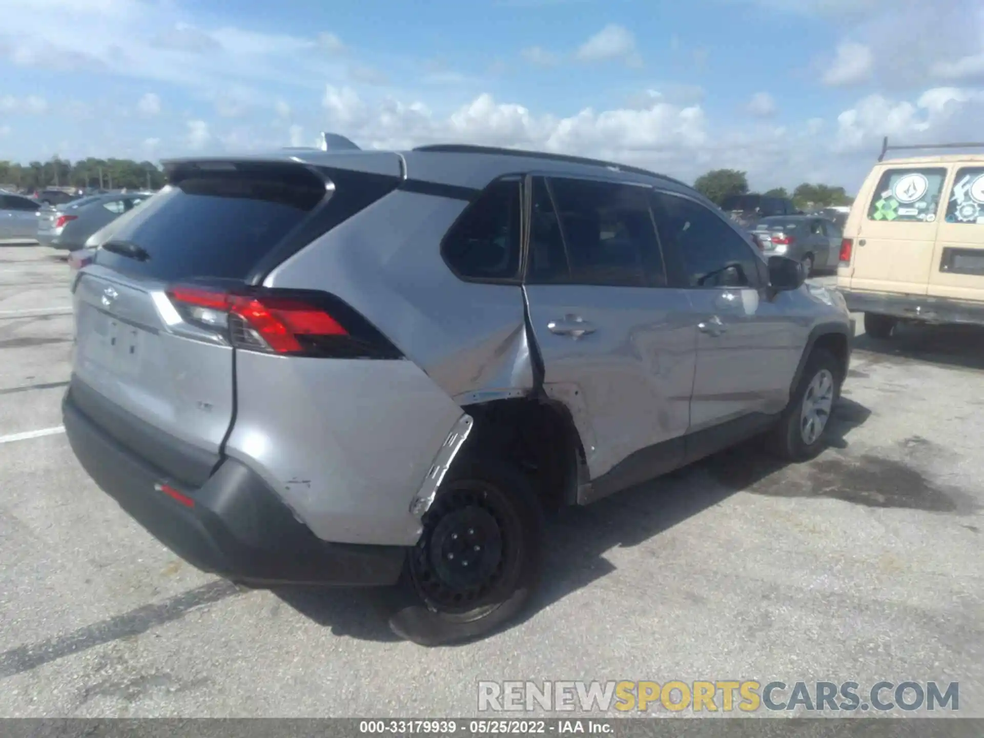 4 Photograph of a damaged car 2T3H1RFV6KC031356 TOYOTA RAV4 2019