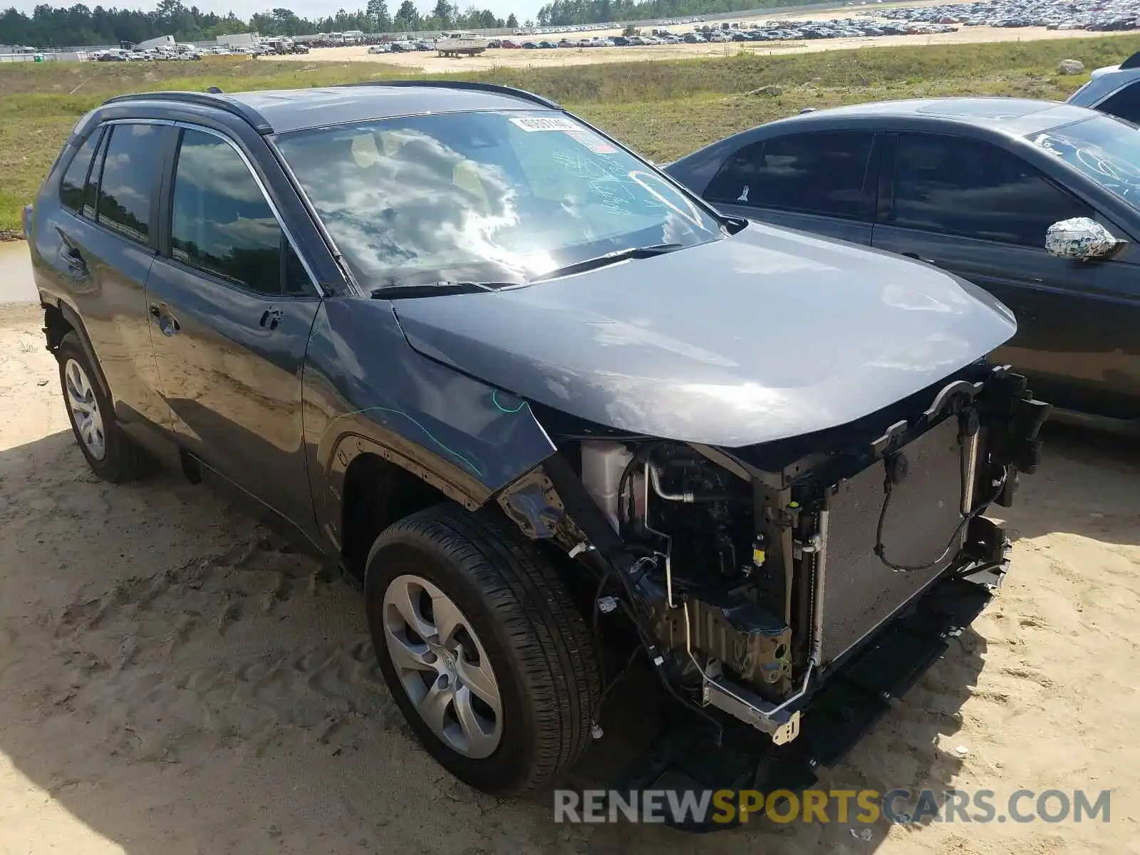 1 Photograph of a damaged car 2T3H1RFV6KW004561 TOYOTA RAV4 2019