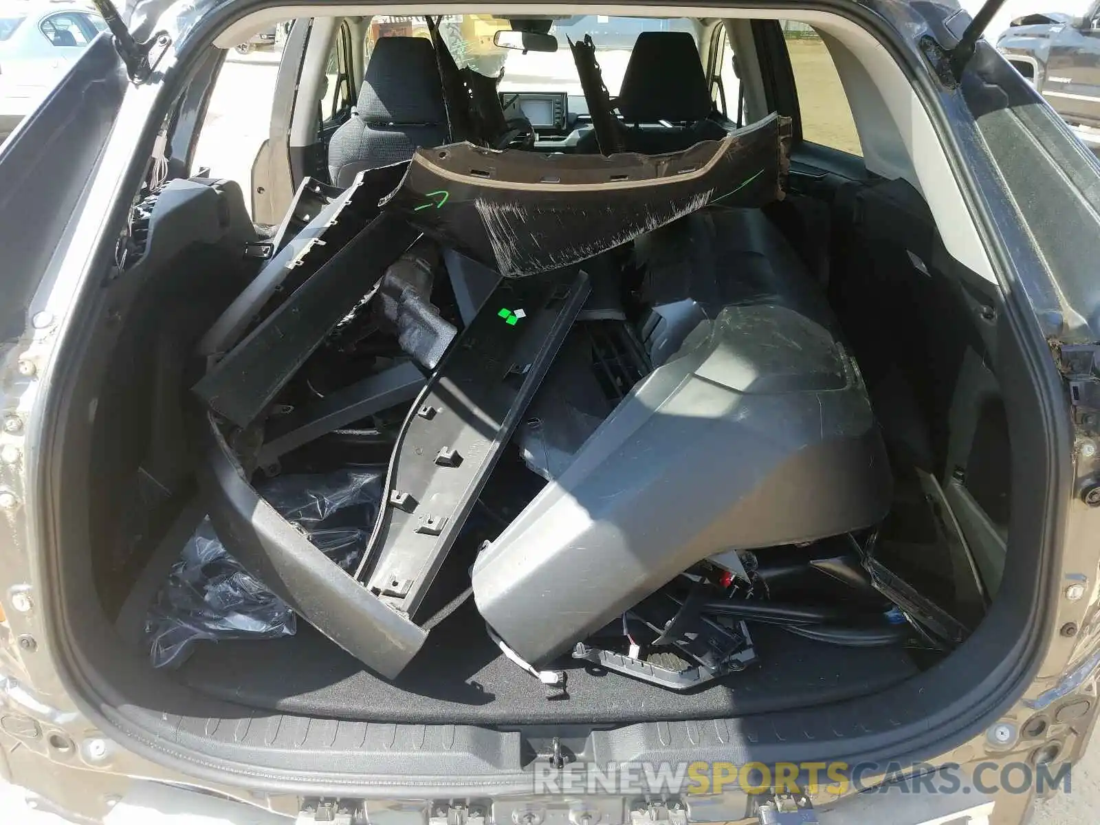 9 Photograph of a damaged car 2T3H1RFV6KW004561 TOYOTA RAV4 2019