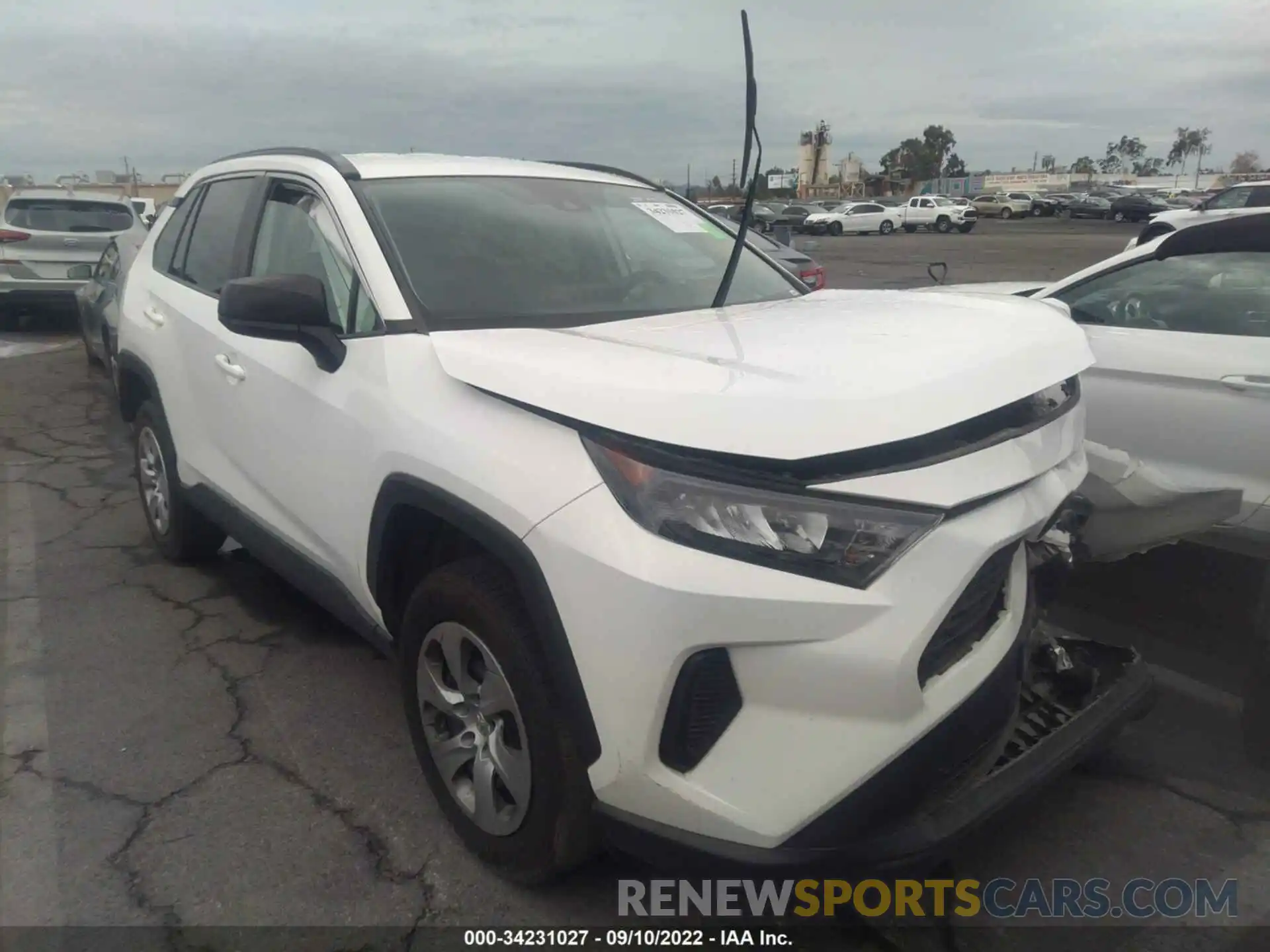 1 Photograph of a damaged car 2T3H1RFV6KW007900 TOYOTA RAV4 2019