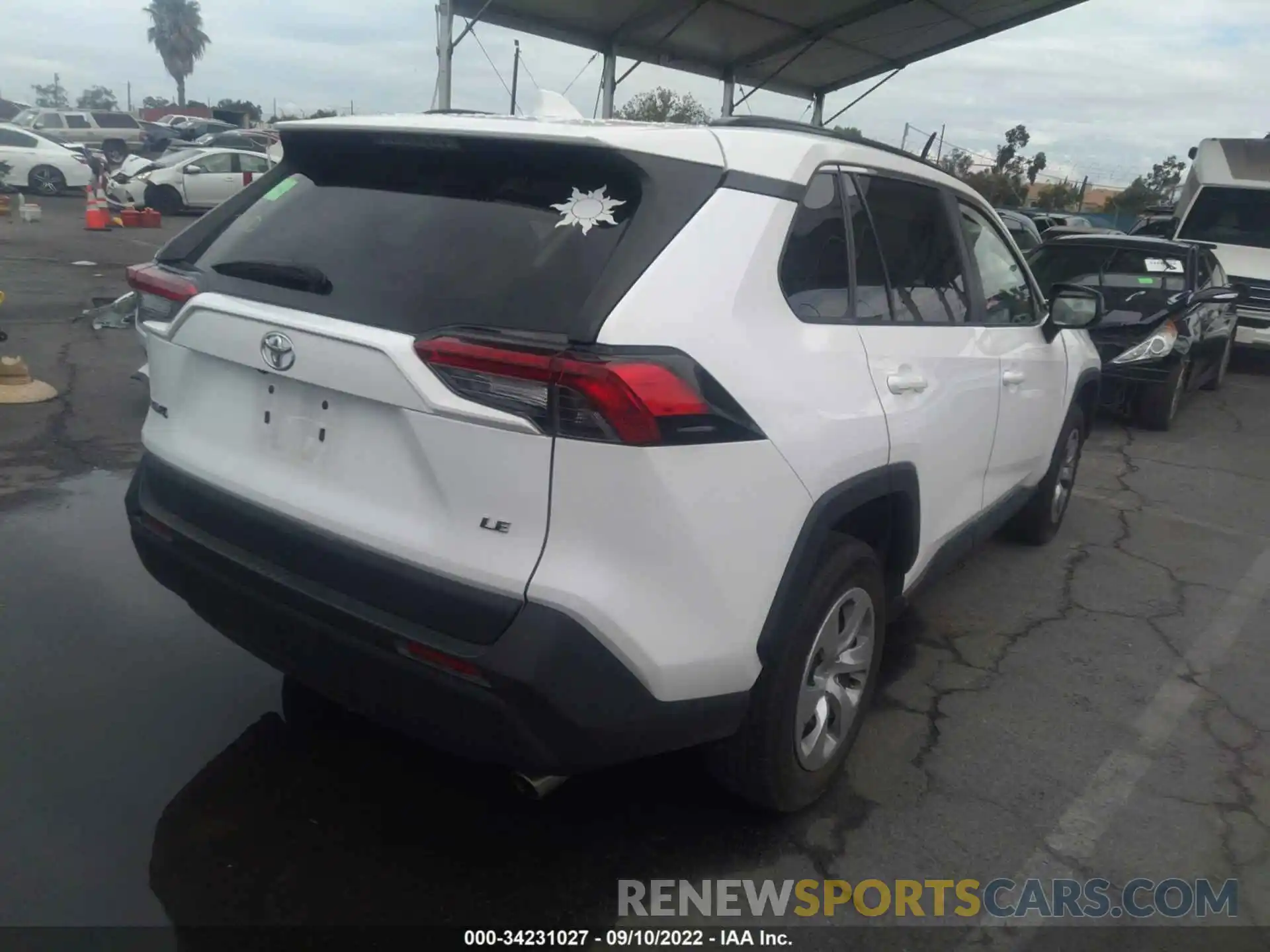 4 Photograph of a damaged car 2T3H1RFV6KW007900 TOYOTA RAV4 2019