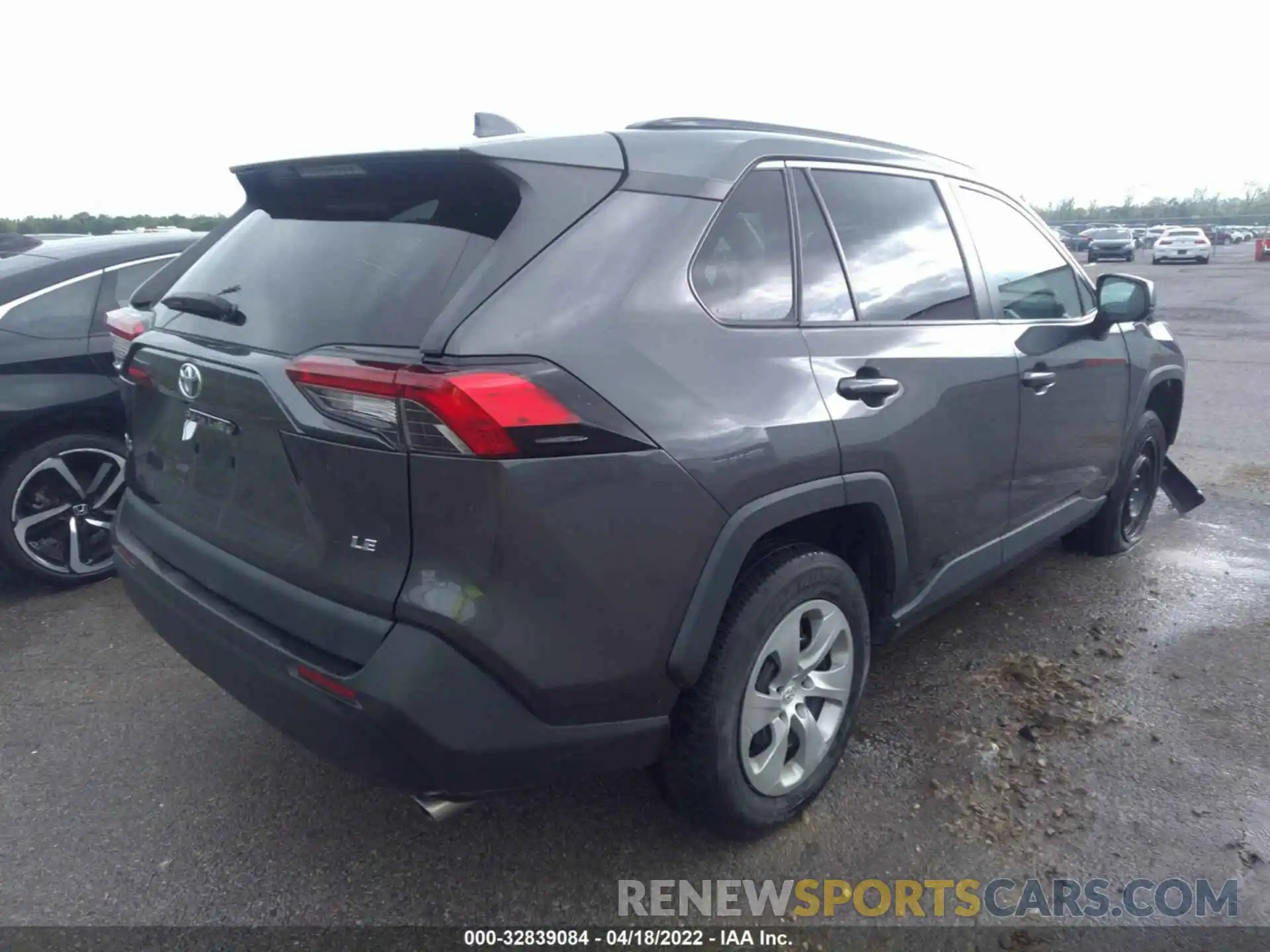 4 Photograph of a damaged car 2T3H1RFV6KW008447 TOYOTA RAV4 2019