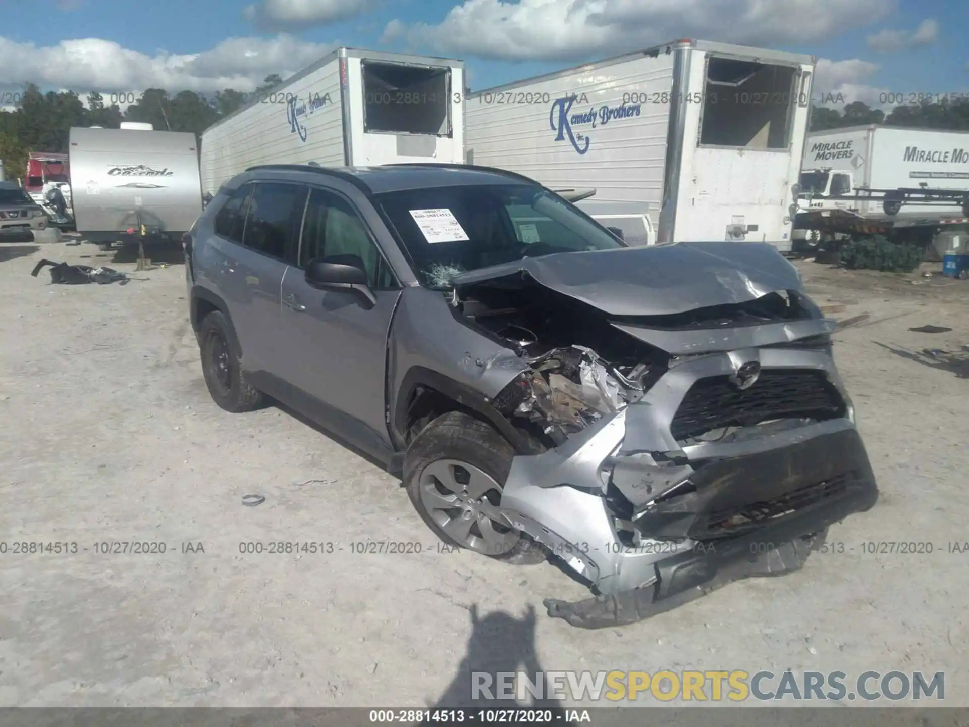 1 Photograph of a damaged car 2T3H1RFV6KW011770 TOYOTA RAV4 2019