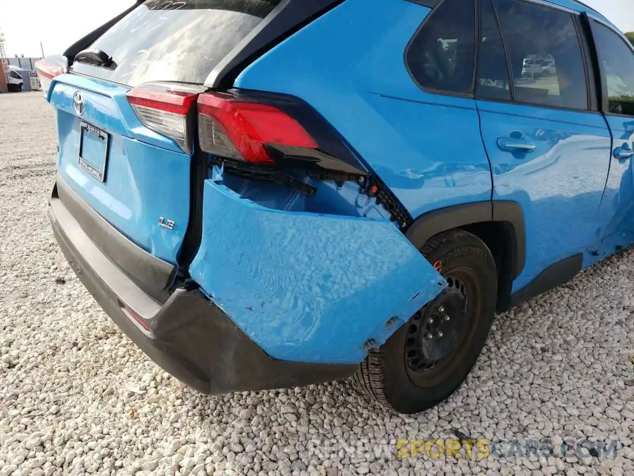 9 Photograph of a damaged car 2T3H1RFV6KW012983 TOYOTA RAV4 2019