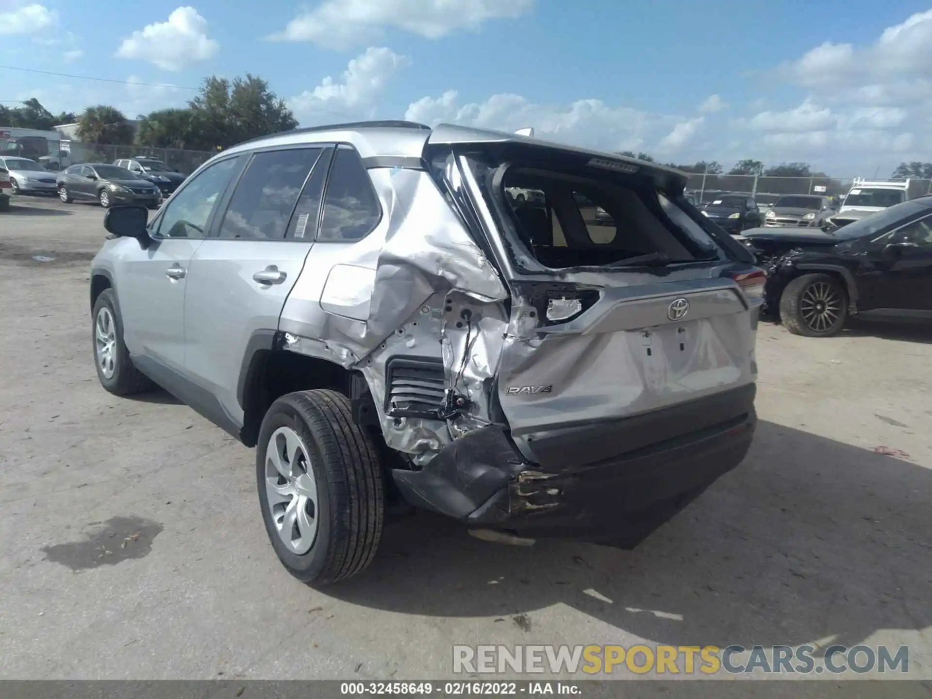 3 Photograph of a damaged car 2T3H1RFV6KW015625 TOYOTA RAV4 2019