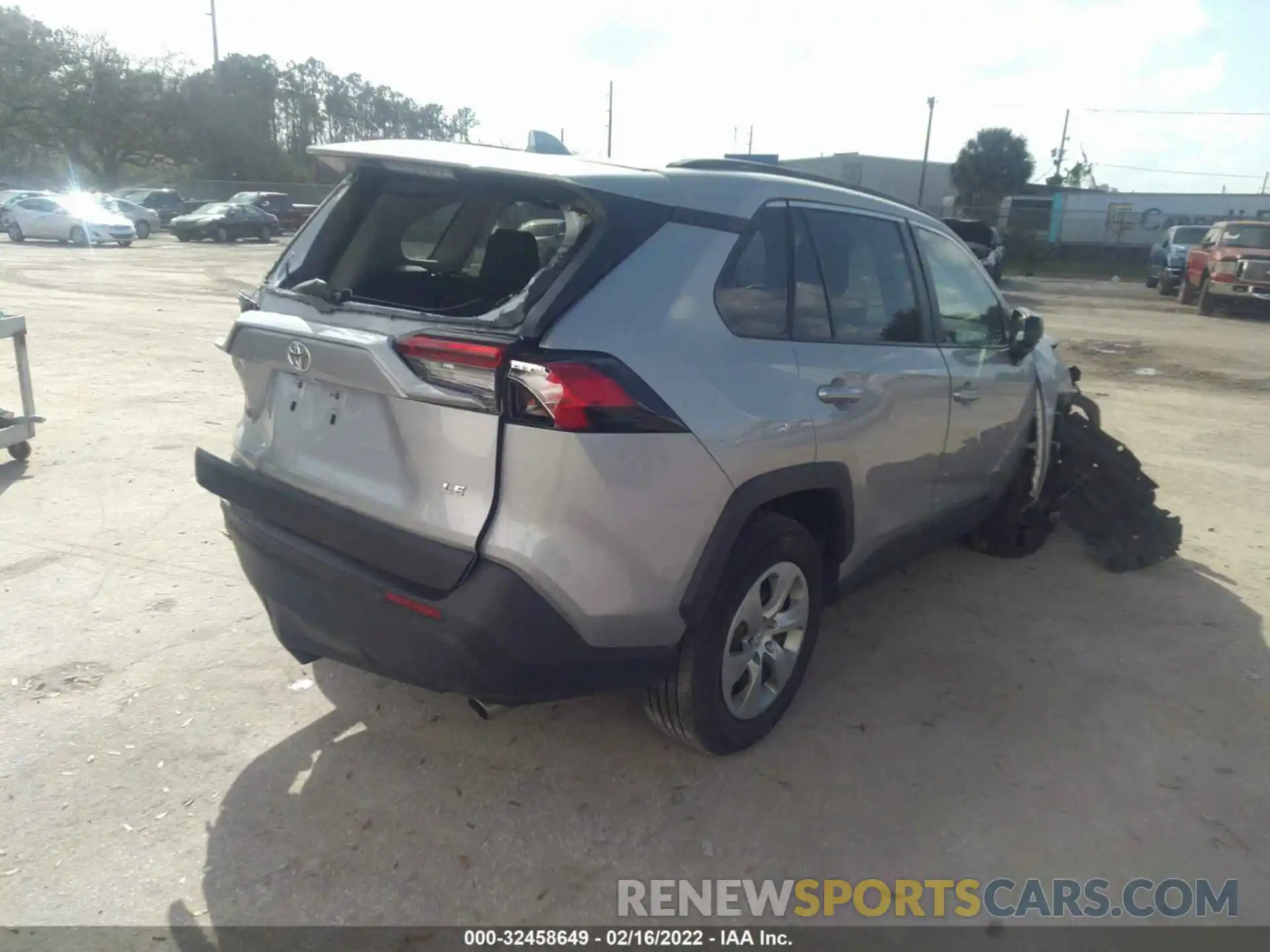 4 Photograph of a damaged car 2T3H1RFV6KW015625 TOYOTA RAV4 2019