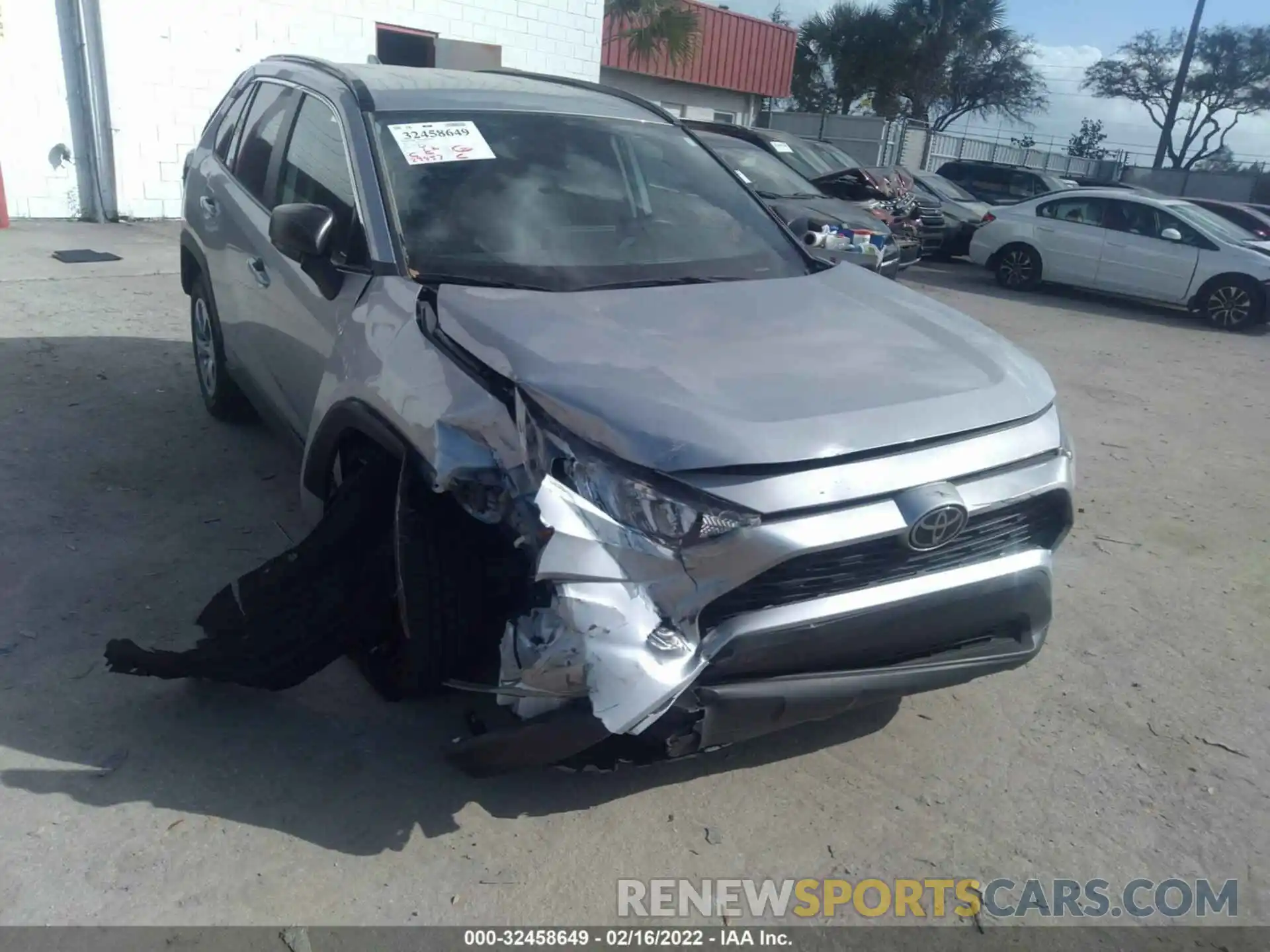 6 Photograph of a damaged car 2T3H1RFV6KW015625 TOYOTA RAV4 2019