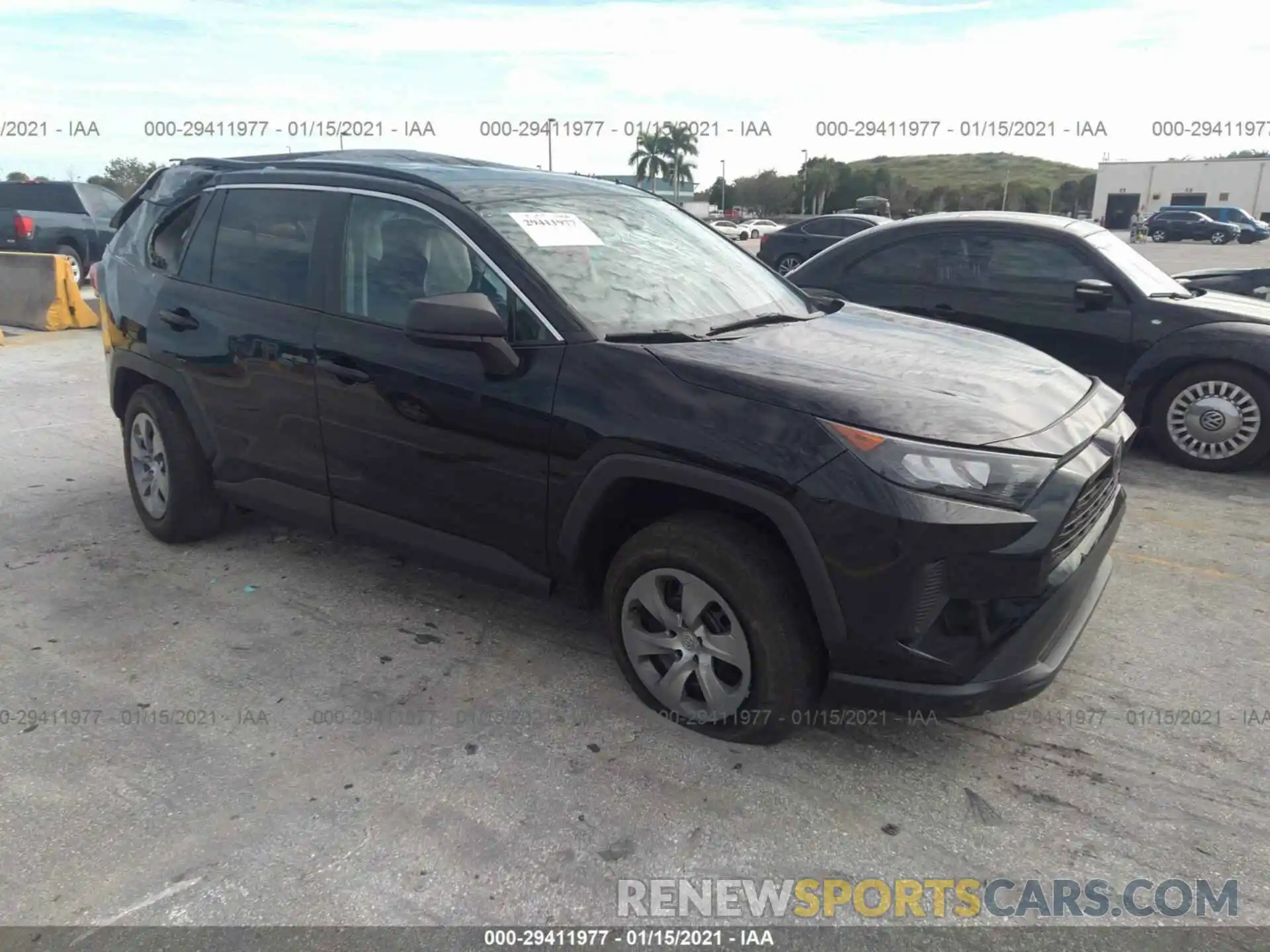 1 Photograph of a damaged car 2T3H1RFV6KW015978 TOYOTA RAV4 2019