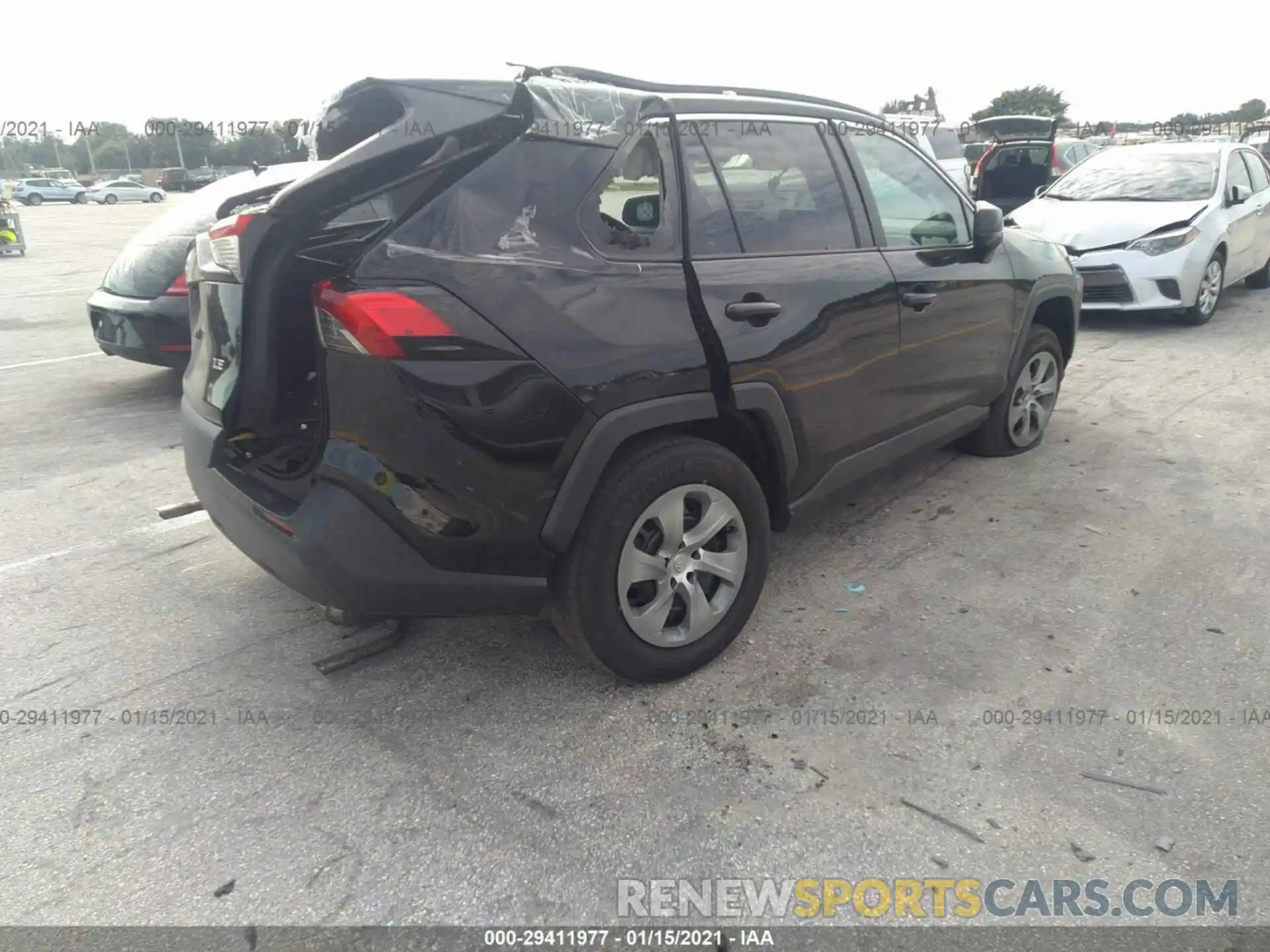 4 Photograph of a damaged car 2T3H1RFV6KW015978 TOYOTA RAV4 2019