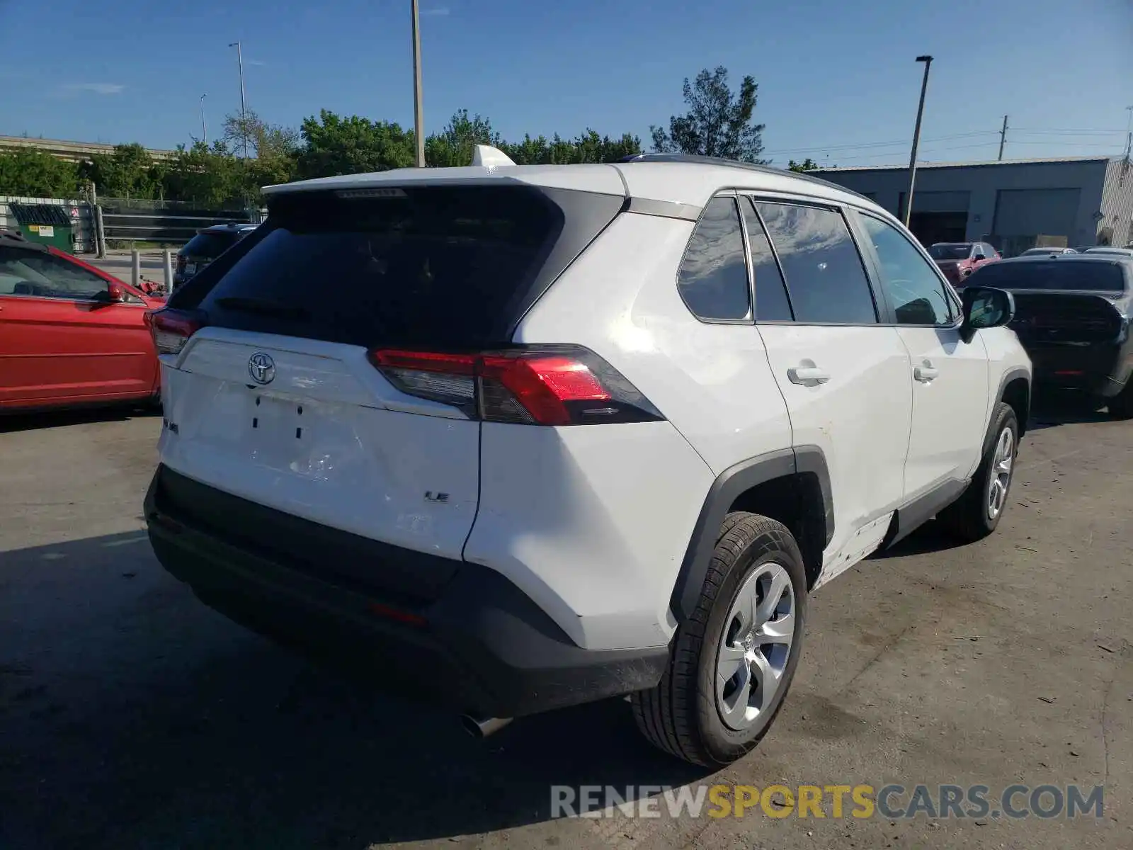 4 Photograph of a damaged car 2T3H1RFV6KW018847 TOYOTA RAV4 2019