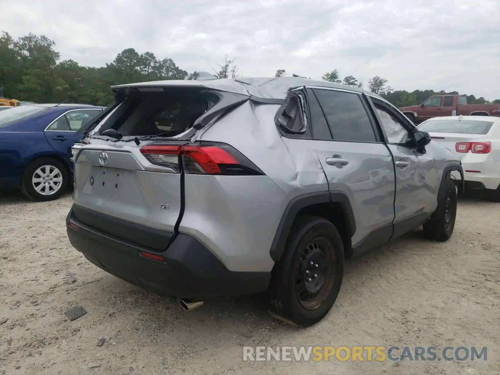 4 Photograph of a damaged car 2T3H1RFV6KW020601 TOYOTA RAV4 2019