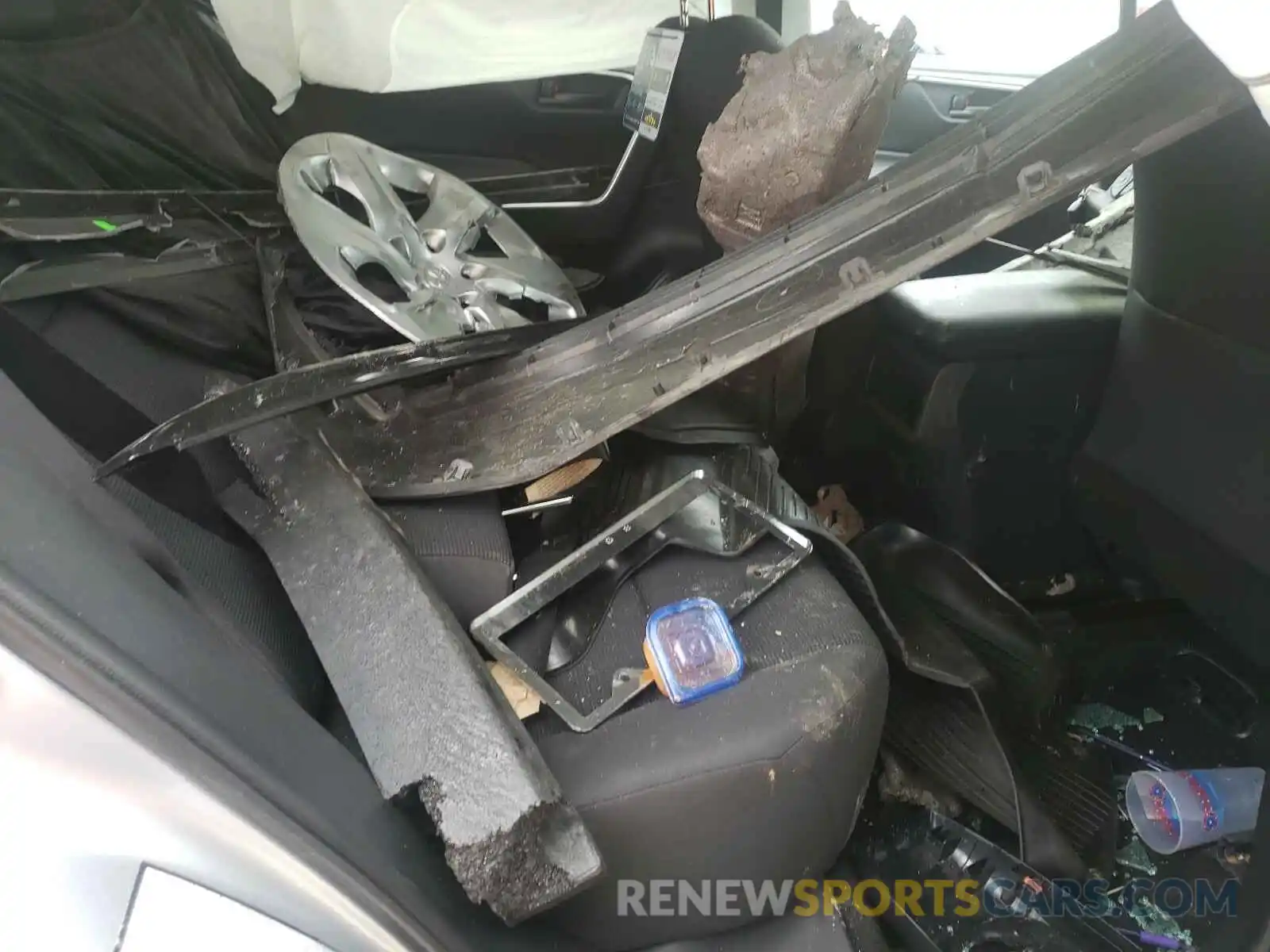 6 Photograph of a damaged car 2T3H1RFV6KW020601 TOYOTA RAV4 2019