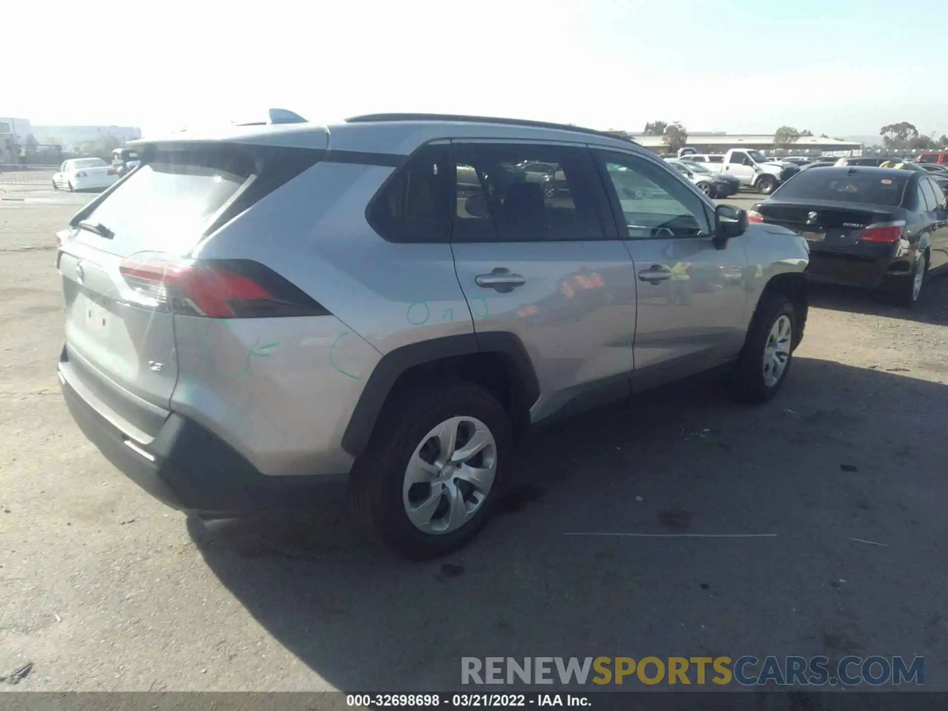 4 Photograph of a damaged car 2T3H1RFV6KW022591 TOYOTA RAV4 2019