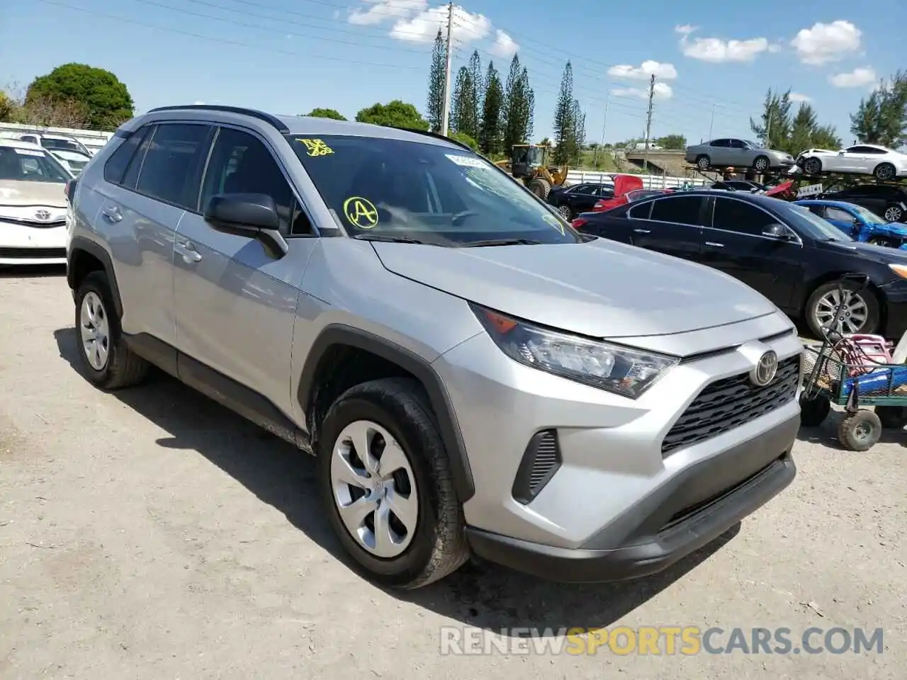 1 Photograph of a damaged car 2T3H1RFV6KW023949 TOYOTA RAV4 2019