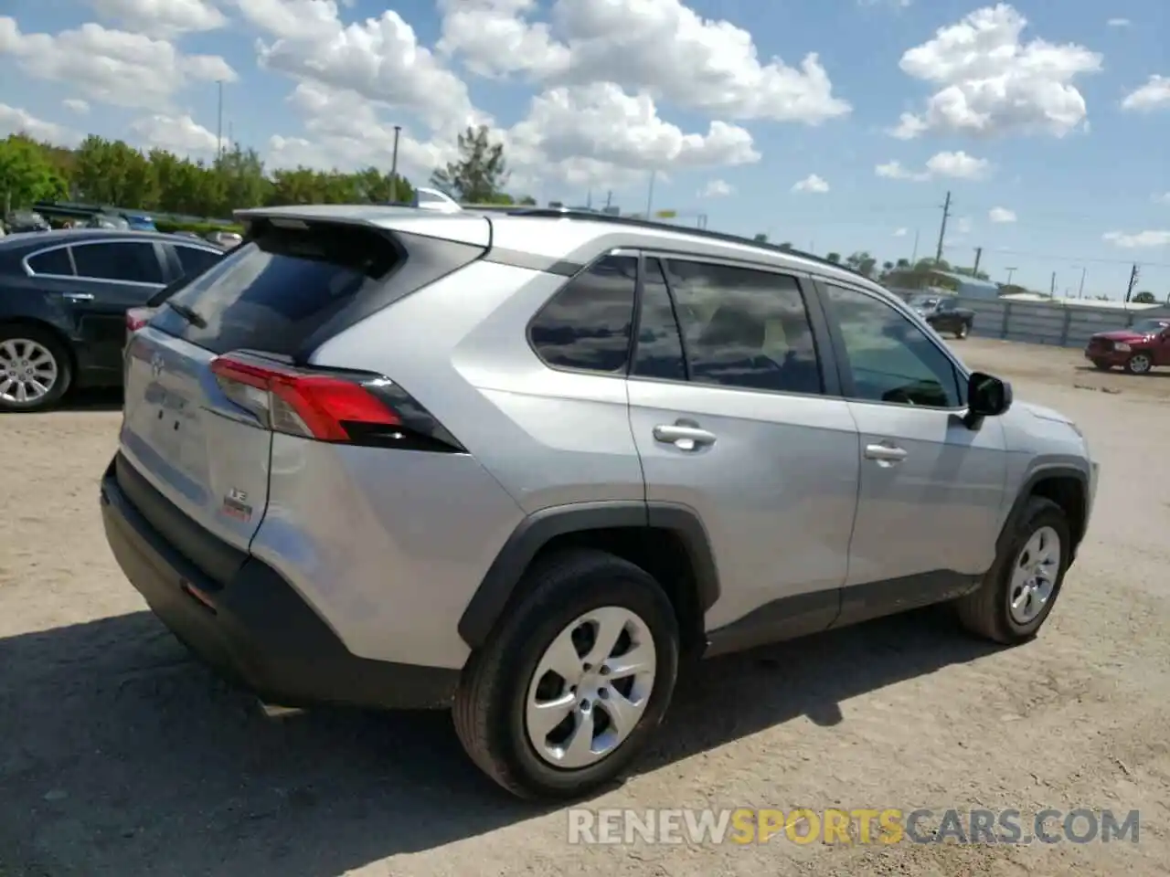 4 Photograph of a damaged car 2T3H1RFV6KW023949 TOYOTA RAV4 2019