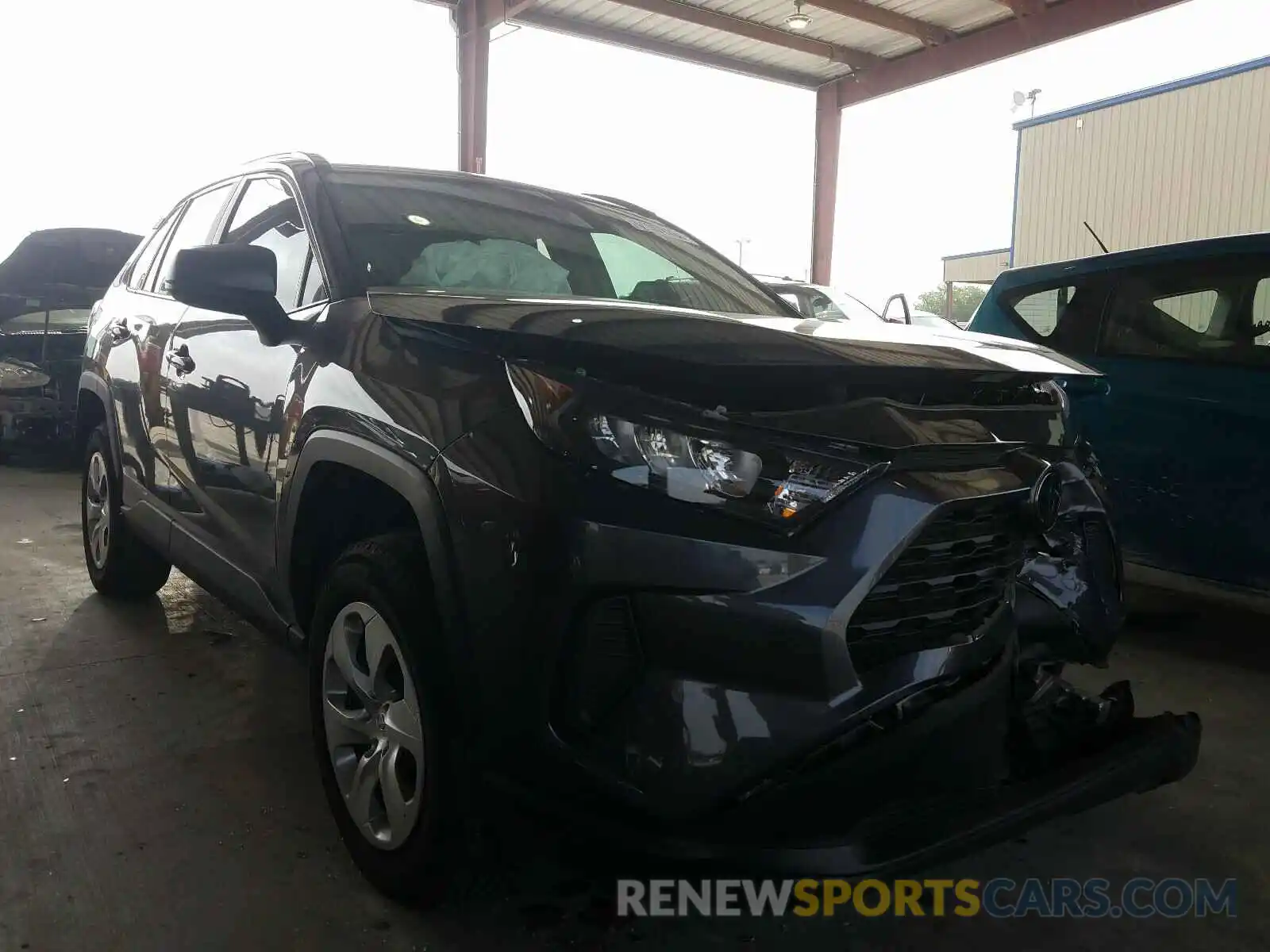 1 Photograph of a damaged car 2T3H1RFV6KW027192 TOYOTA RAV4 2019