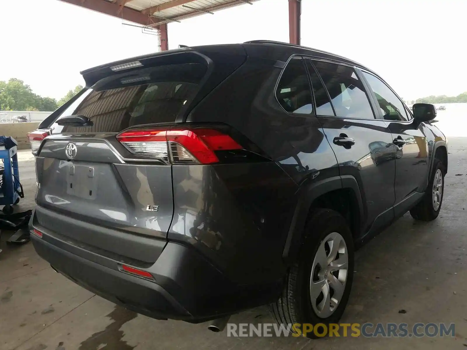 4 Photograph of a damaged car 2T3H1RFV6KW027192 TOYOTA RAV4 2019