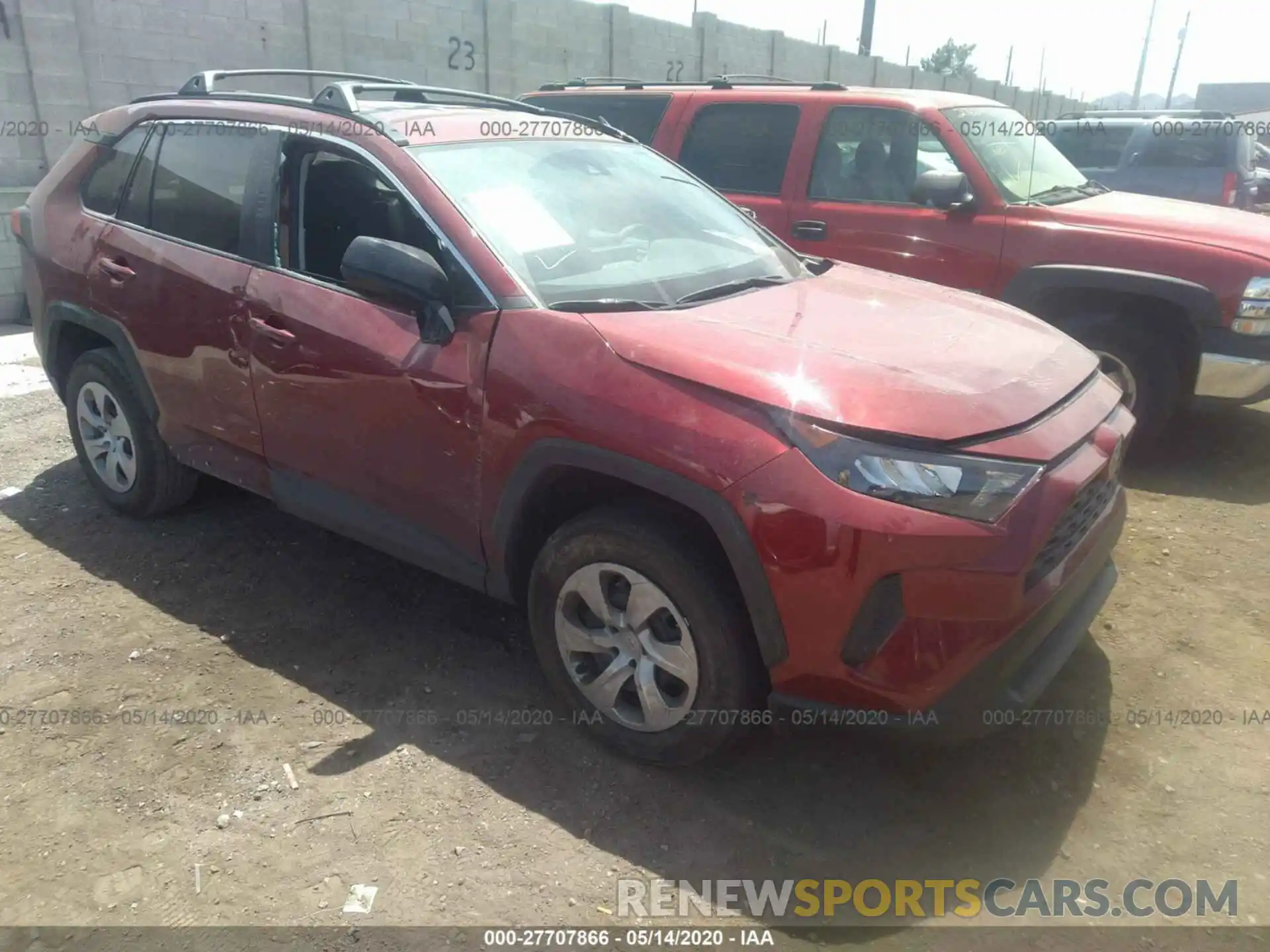 1 Photograph of a damaged car 2T3H1RFV6KW031517 TOYOTA RAV4 2019