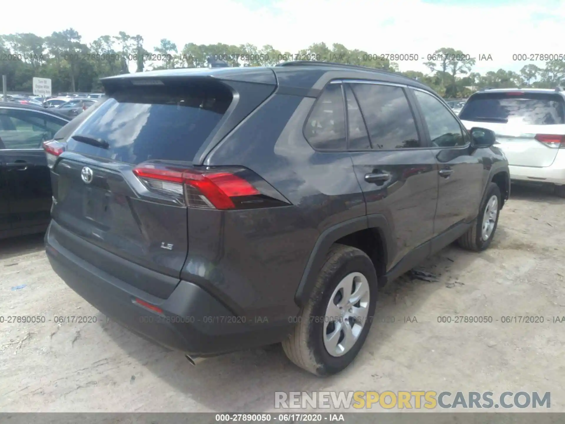 4 Photograph of a damaged car 2T3H1RFV6KW032926 TOYOTA RAV4 2019