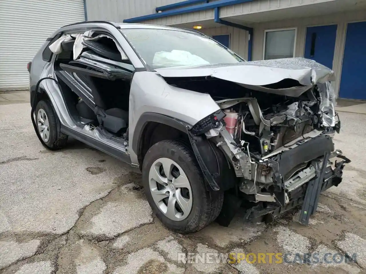 1 Photograph of a damaged car 2T3H1RFV6KW036233 TOYOTA RAV4 2019